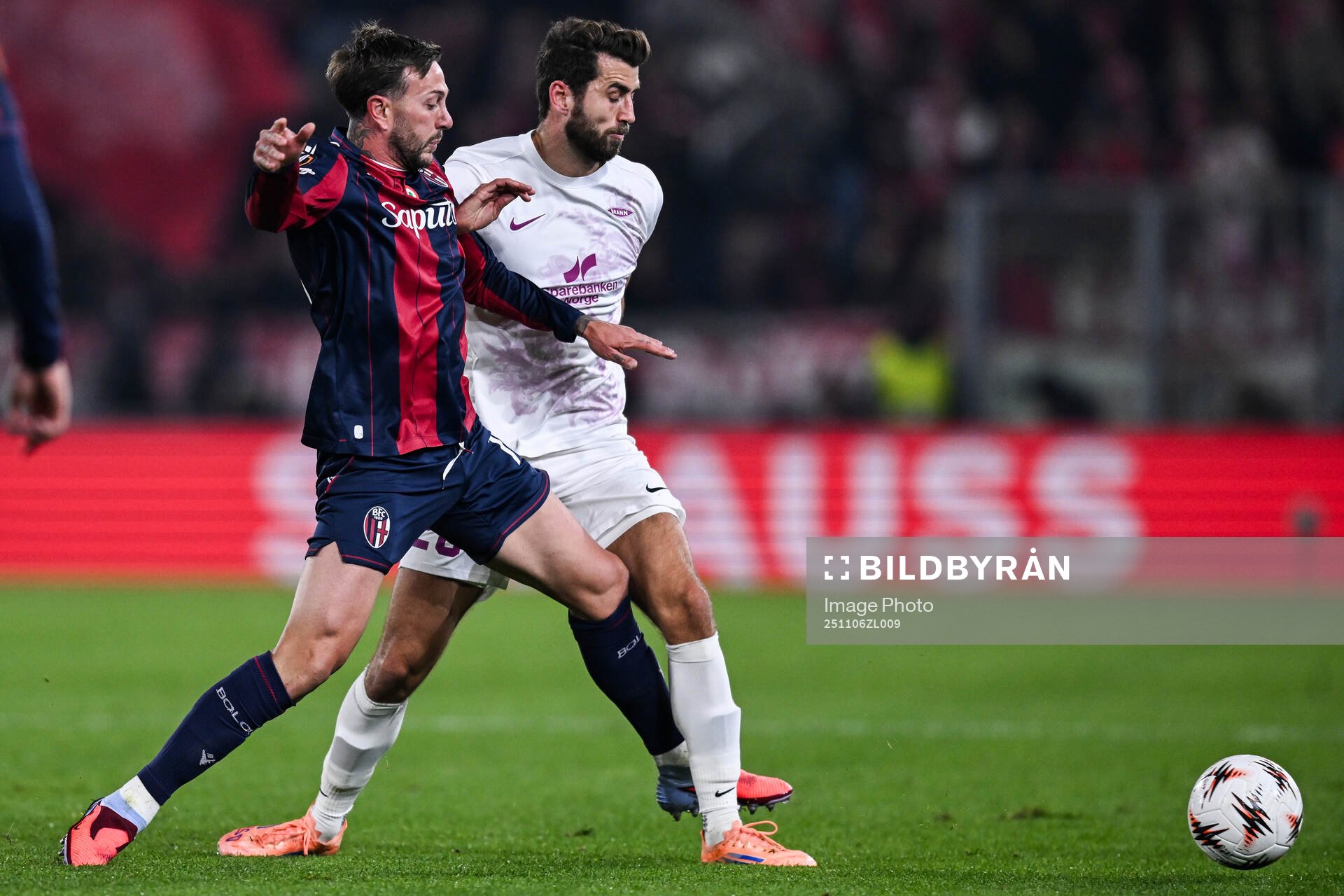 Federico Bernardeschi of Bologna and Vetle Dragsnes of Brann