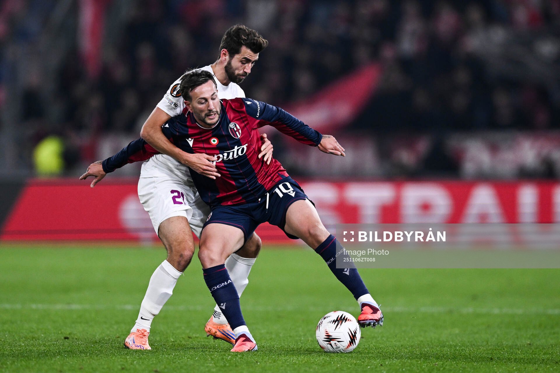 Federico Bernardeschi of Bologna and Vetle Dragsnes of Brann