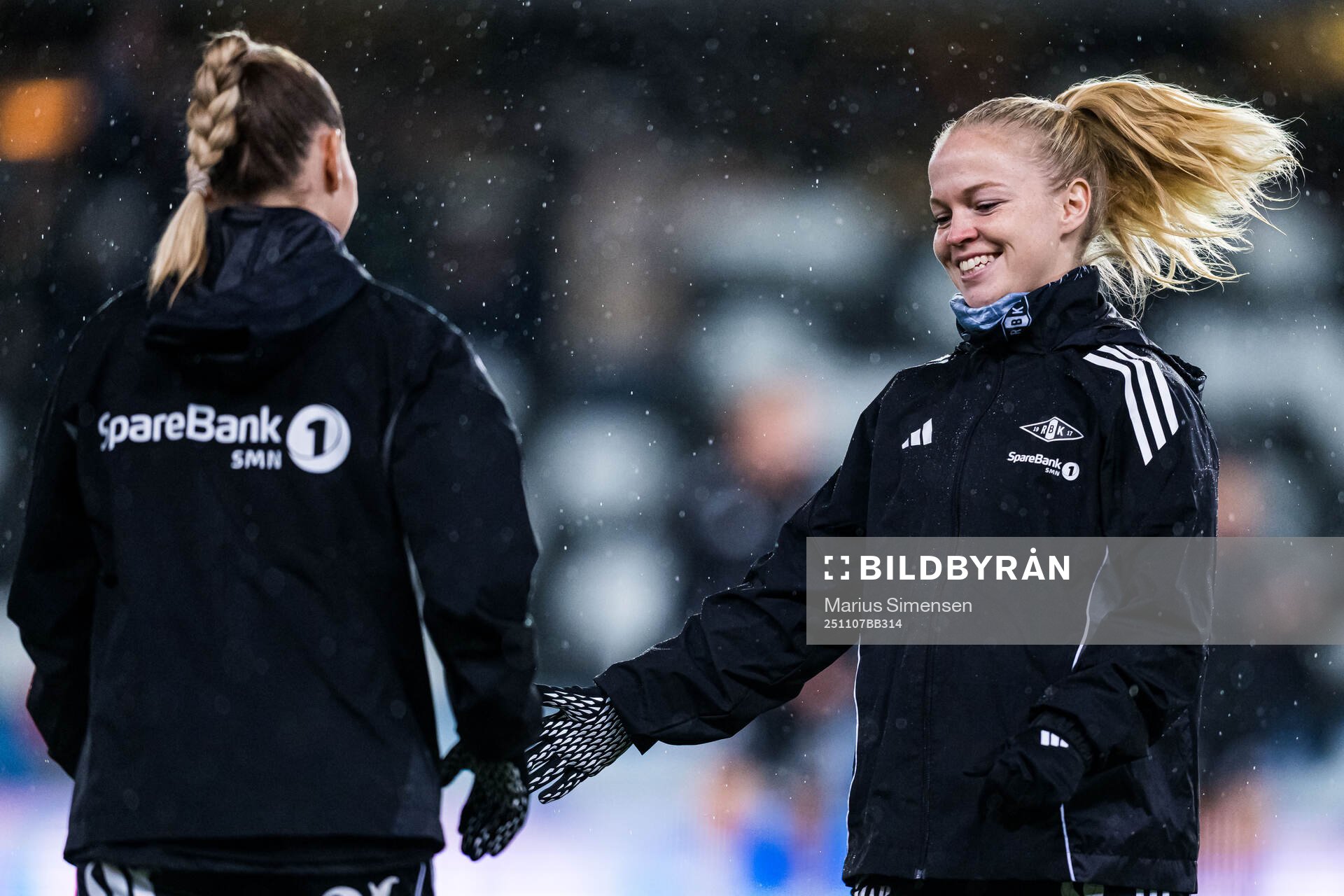 Beate Marcussen of Rosenborg warms up