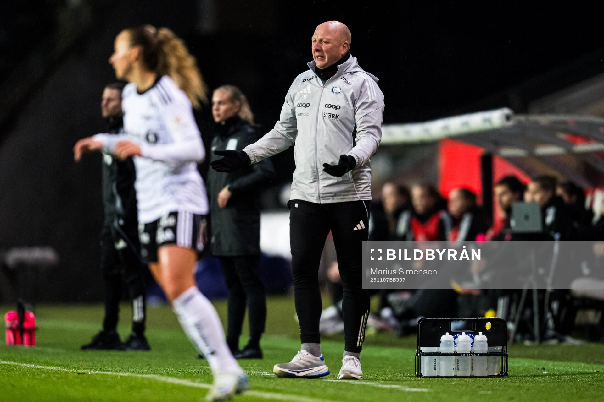 Head coach Nils Lexerød of Vålerenga