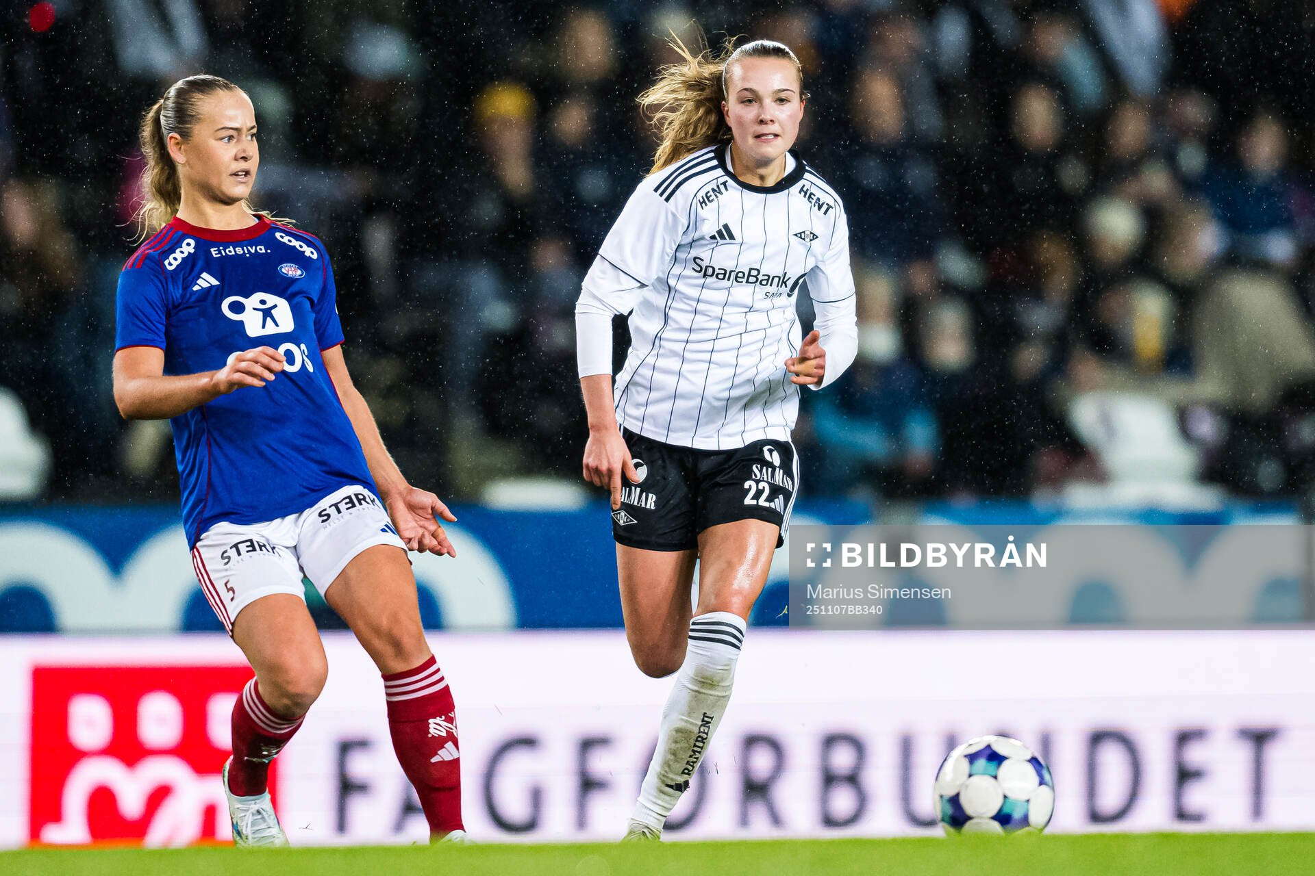 Selma Pettersen of Vålerenga and Cille Nilsen of Rosenborg