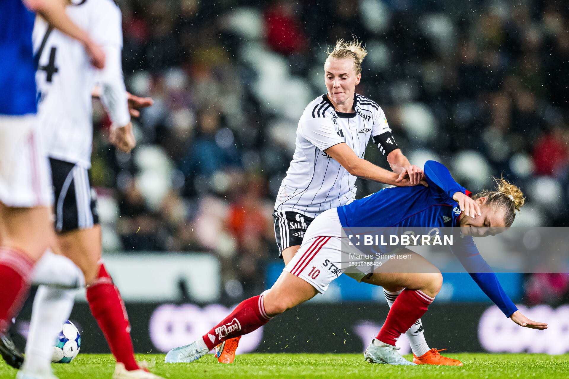 Mali Lilleås Næss of Rosenborg and Olaug Tvedten of