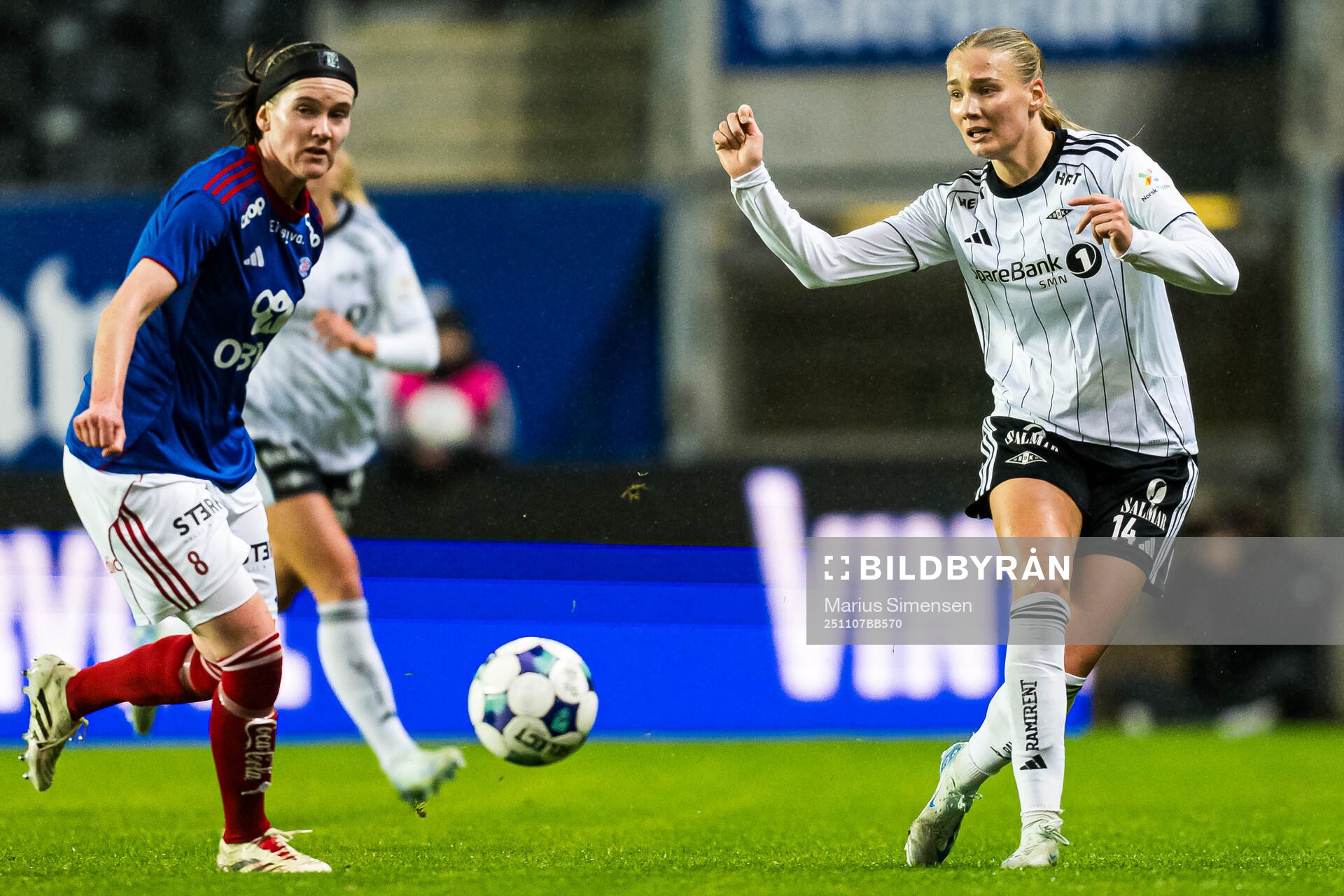 Linn Victoria Vickius of Vålerenga and Oline Brekke Fuglem