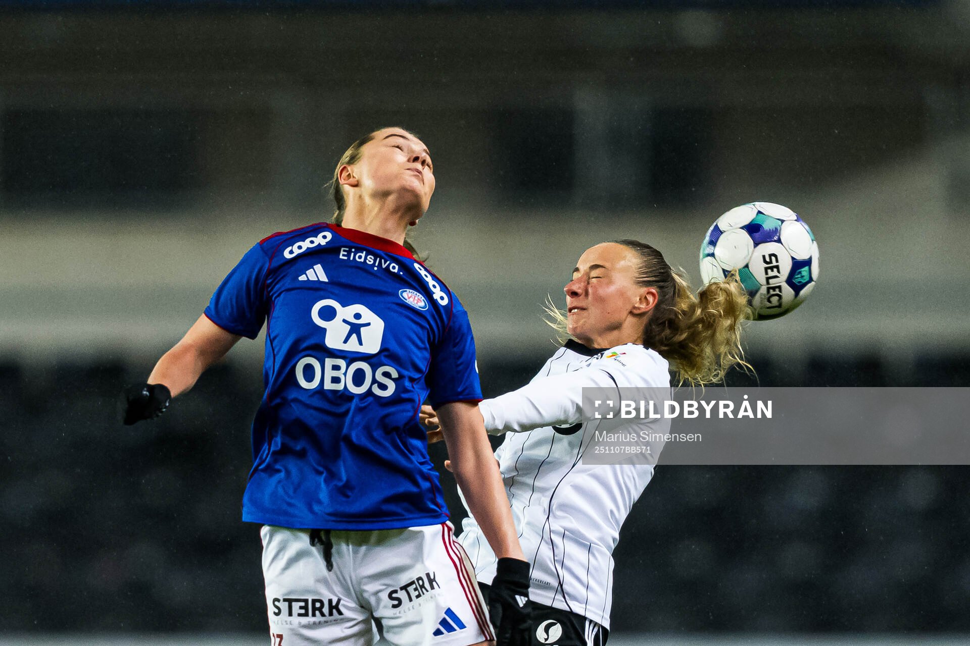 Eline Hegg of Vålerenga and Milena Kokosz of Rosenborg