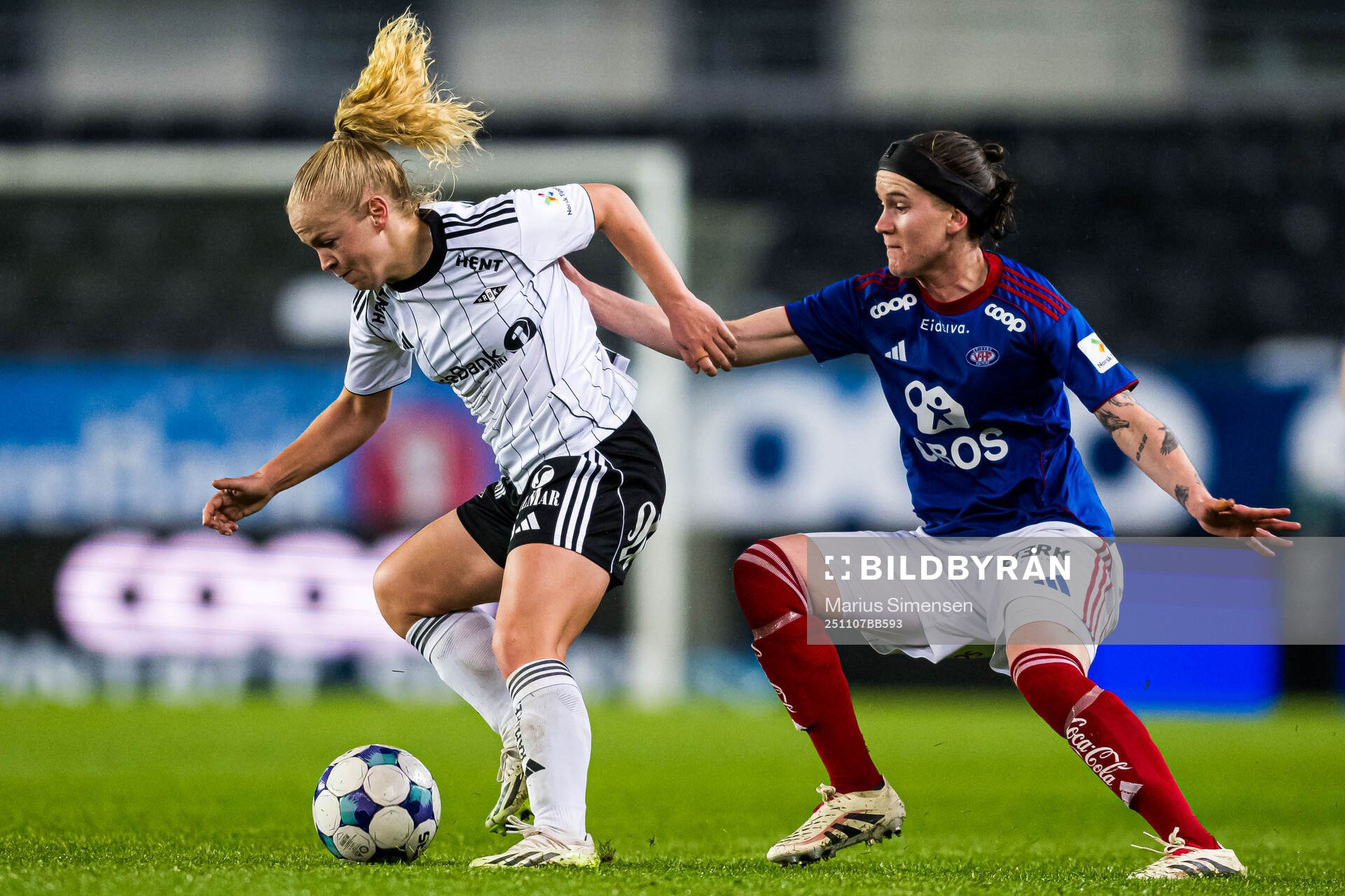 Beate Marcussen of Rosenborg and Linn Victoria Vickius of