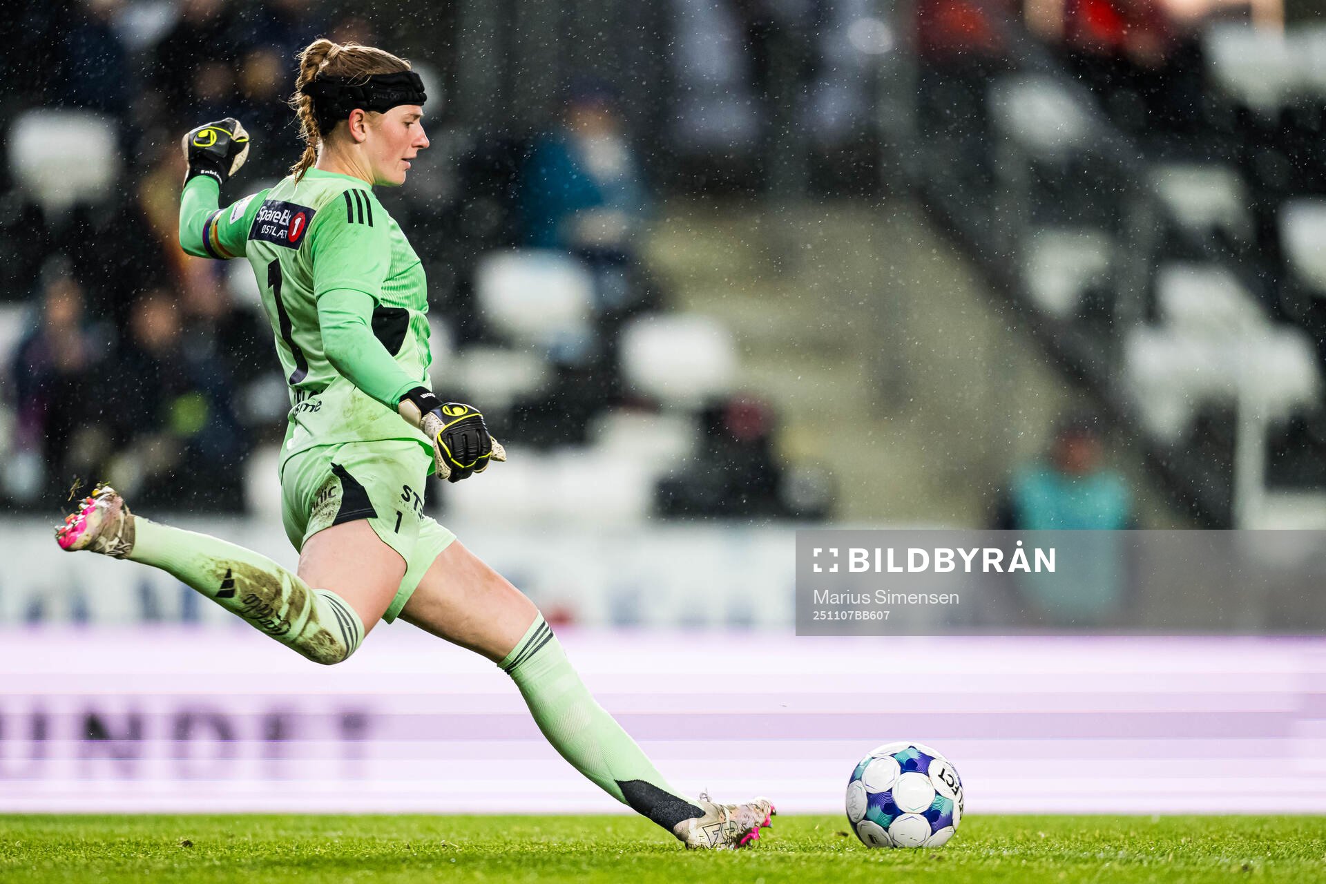 Goalkeeper Tove Enblom of Vålerenga