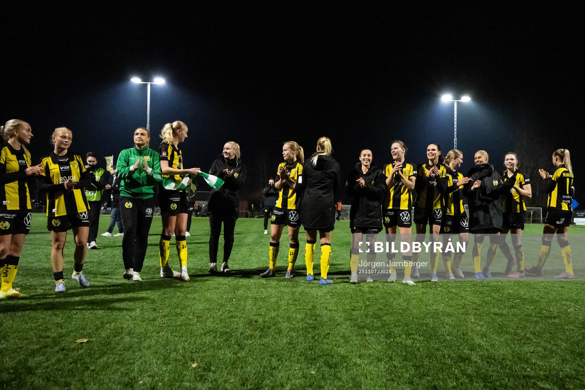 Hammarbys spelare jublar