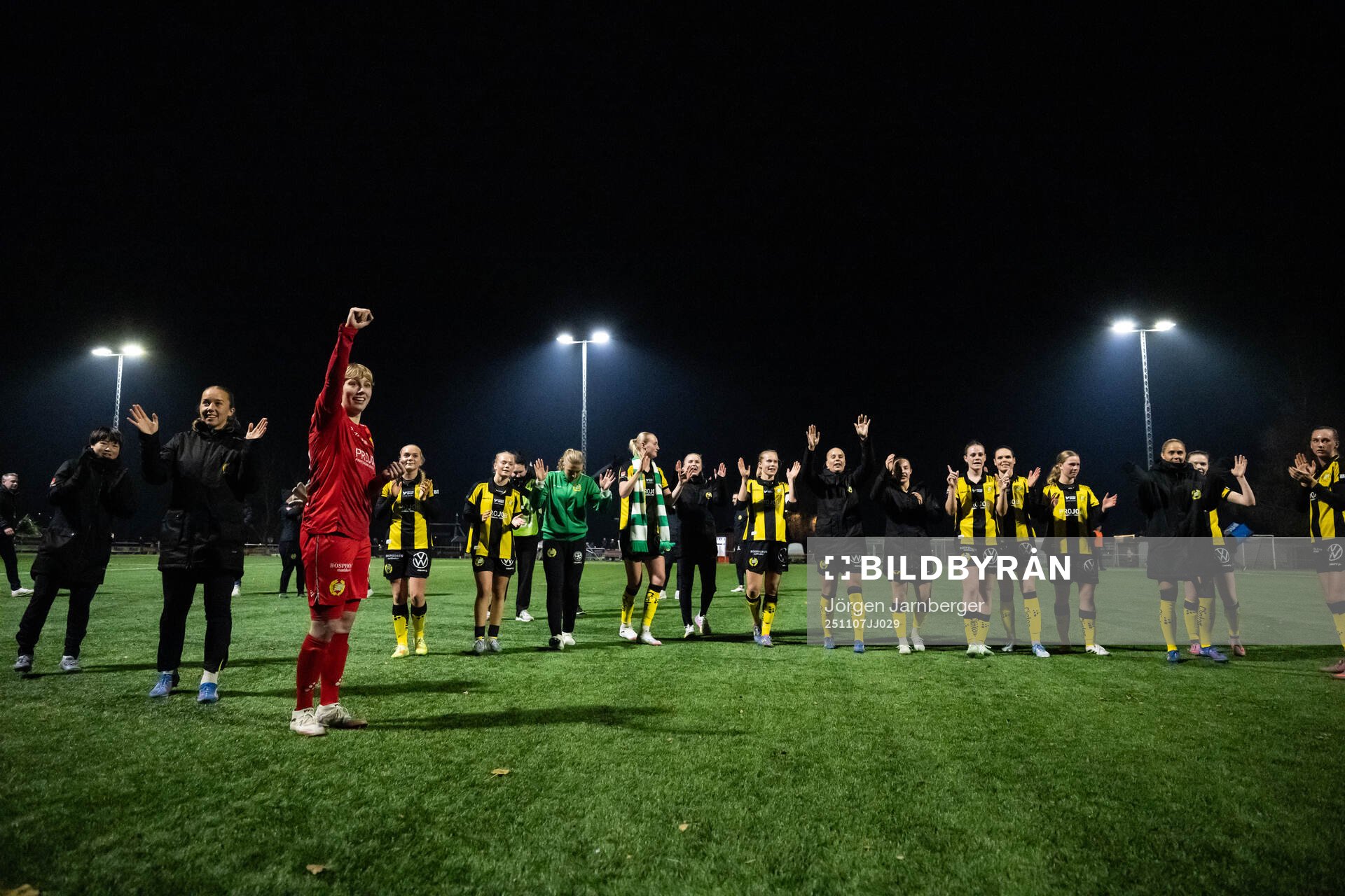 Hammarbys spelare jublar