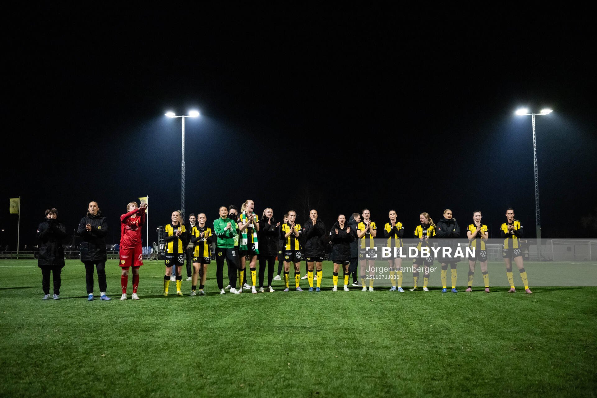 Hammarbys spelare jublar