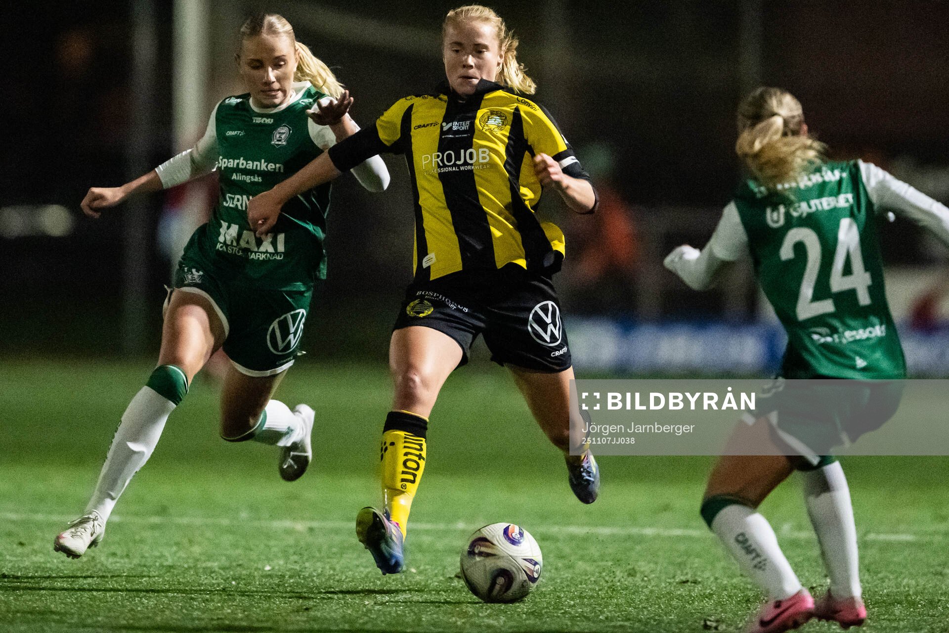 Alingsås Alma Öberg och Hammarbys Julie Blakstad