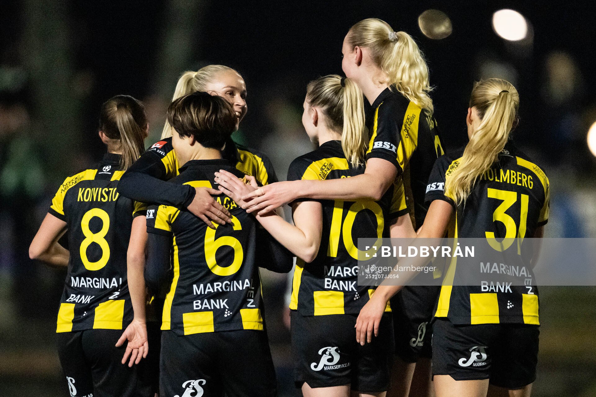 Hammarbys spelare jublar