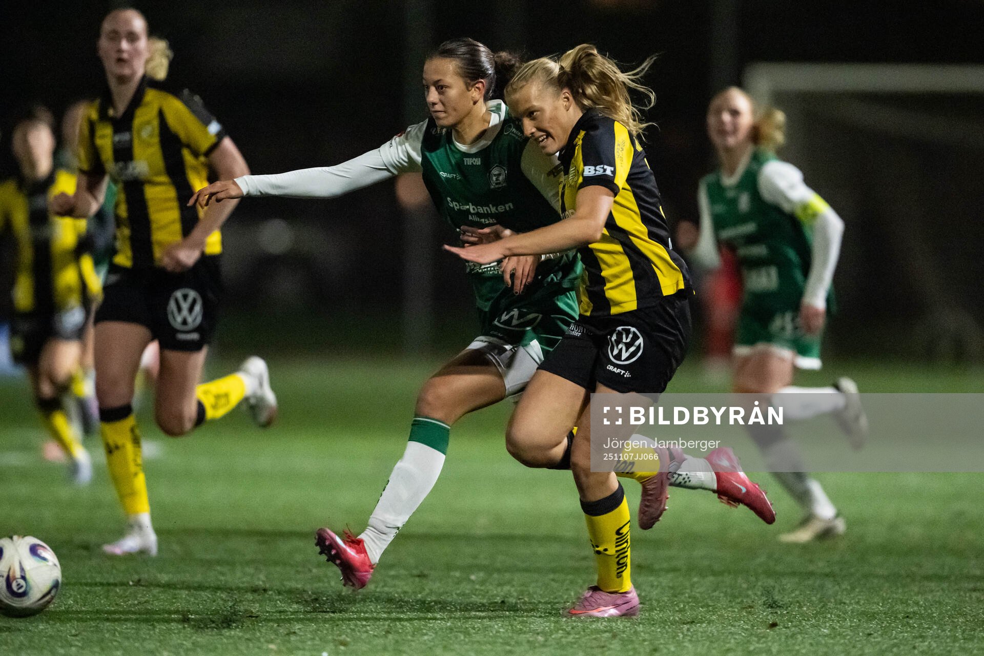 Alingsås Malva Larsson och Hammarbys Smilla Holmberg