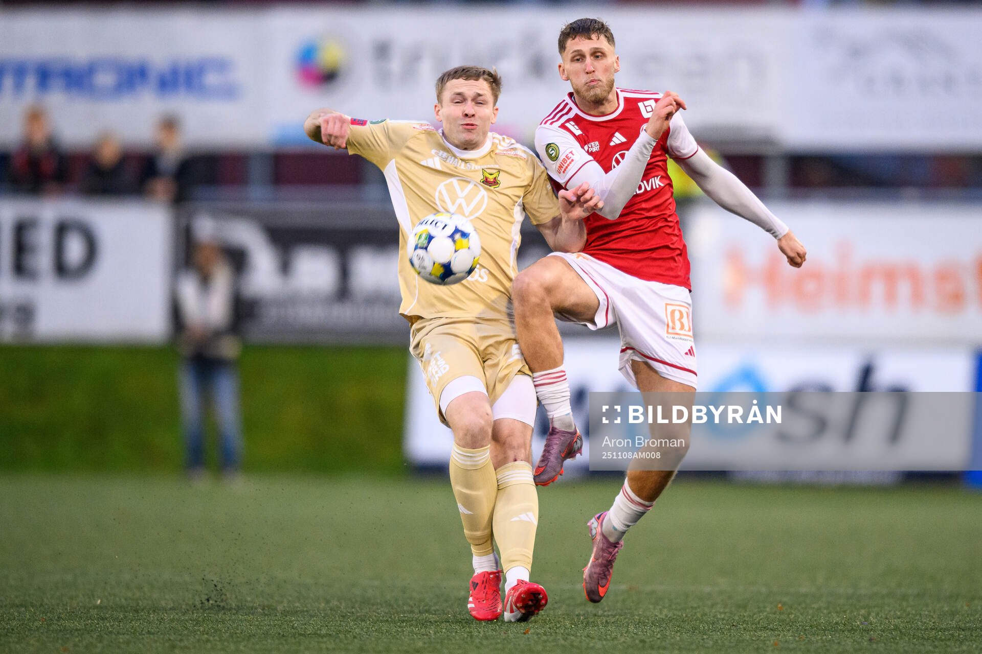 Östersunds James Joseph Kirby och Sandvikens IFs Emil