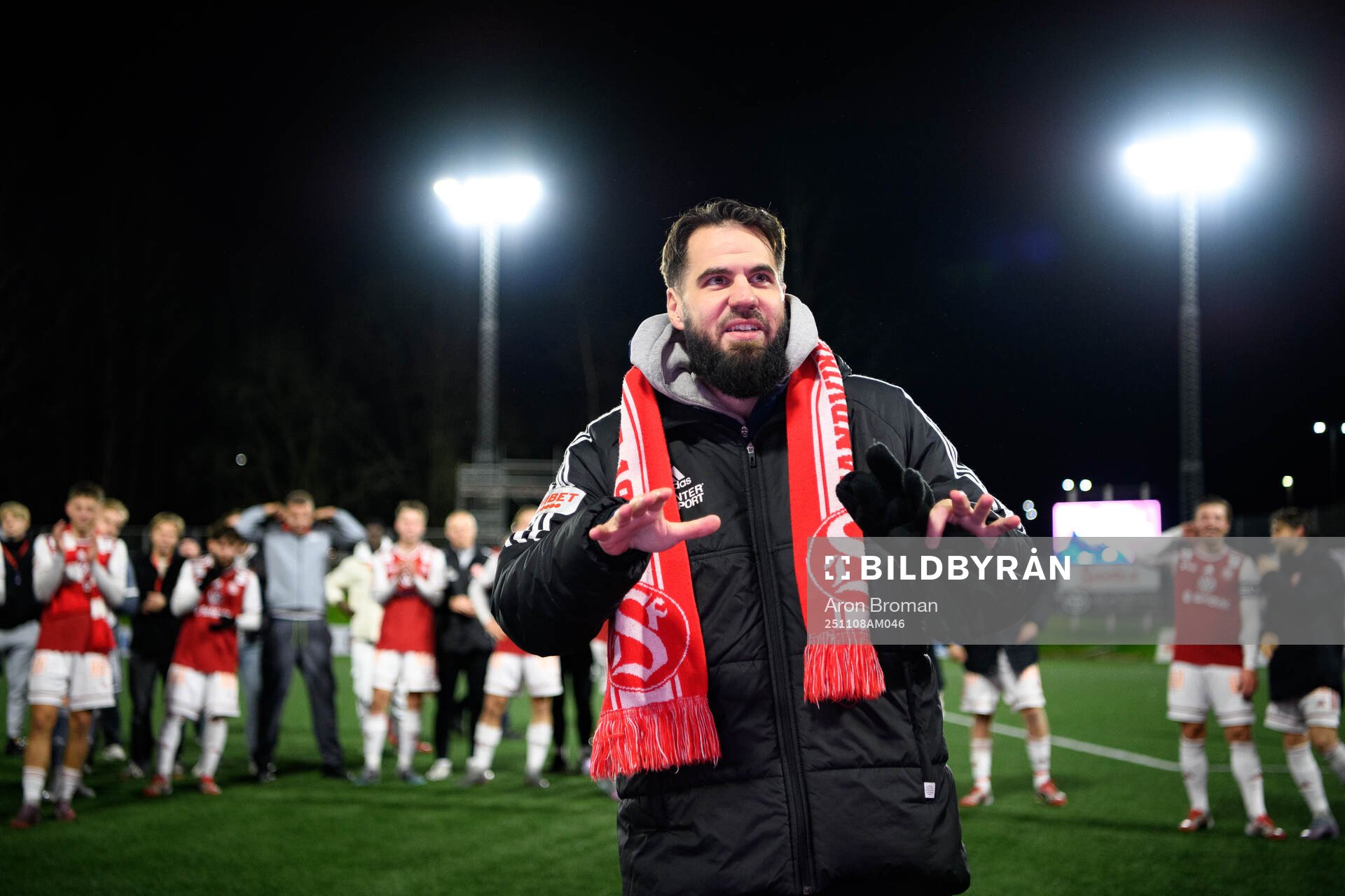 Sandvikens IFs huvudtränare Eldar Abdulic jublar