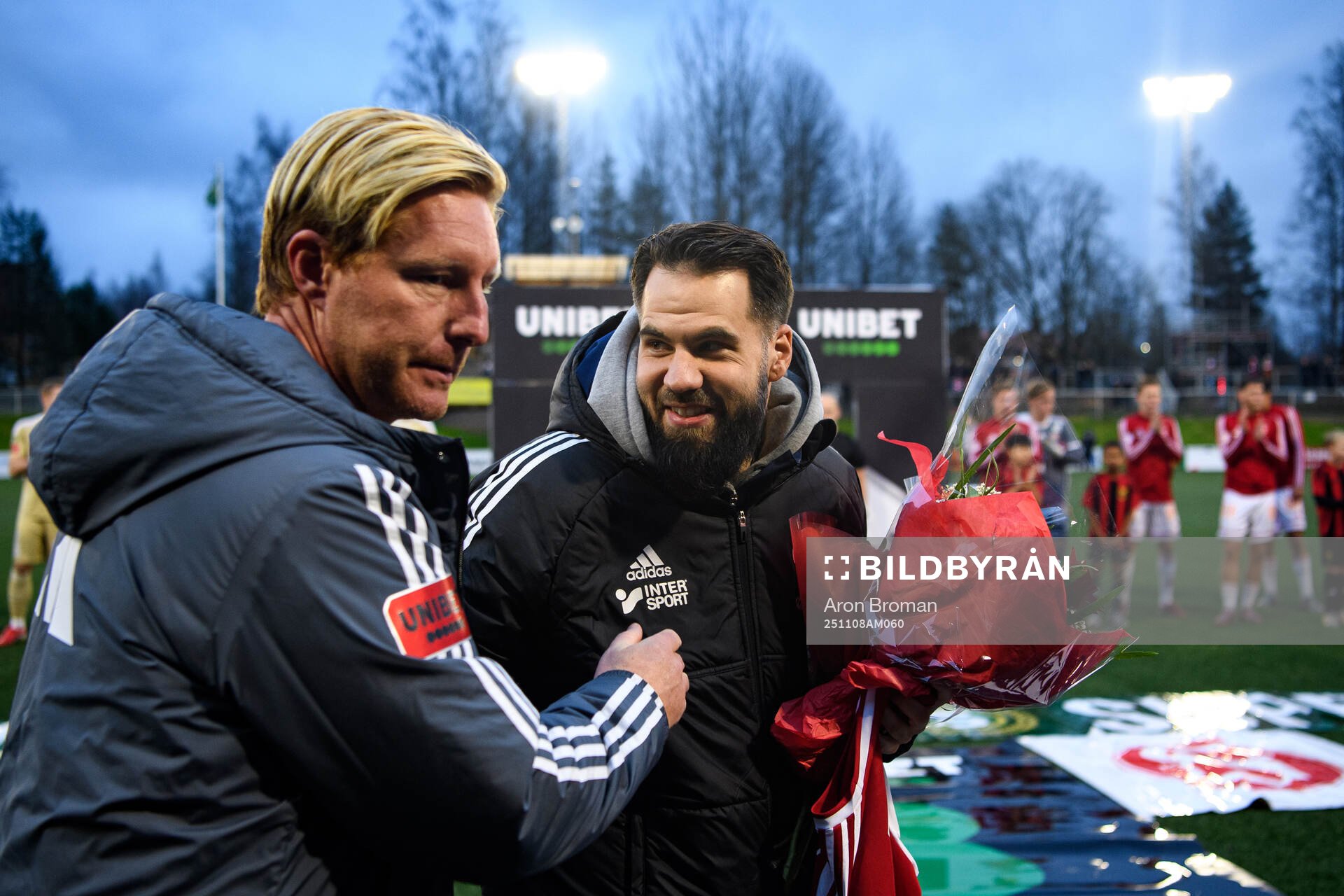 Sandvikens IFs huvudtränare Eldar Abdulic tackas av