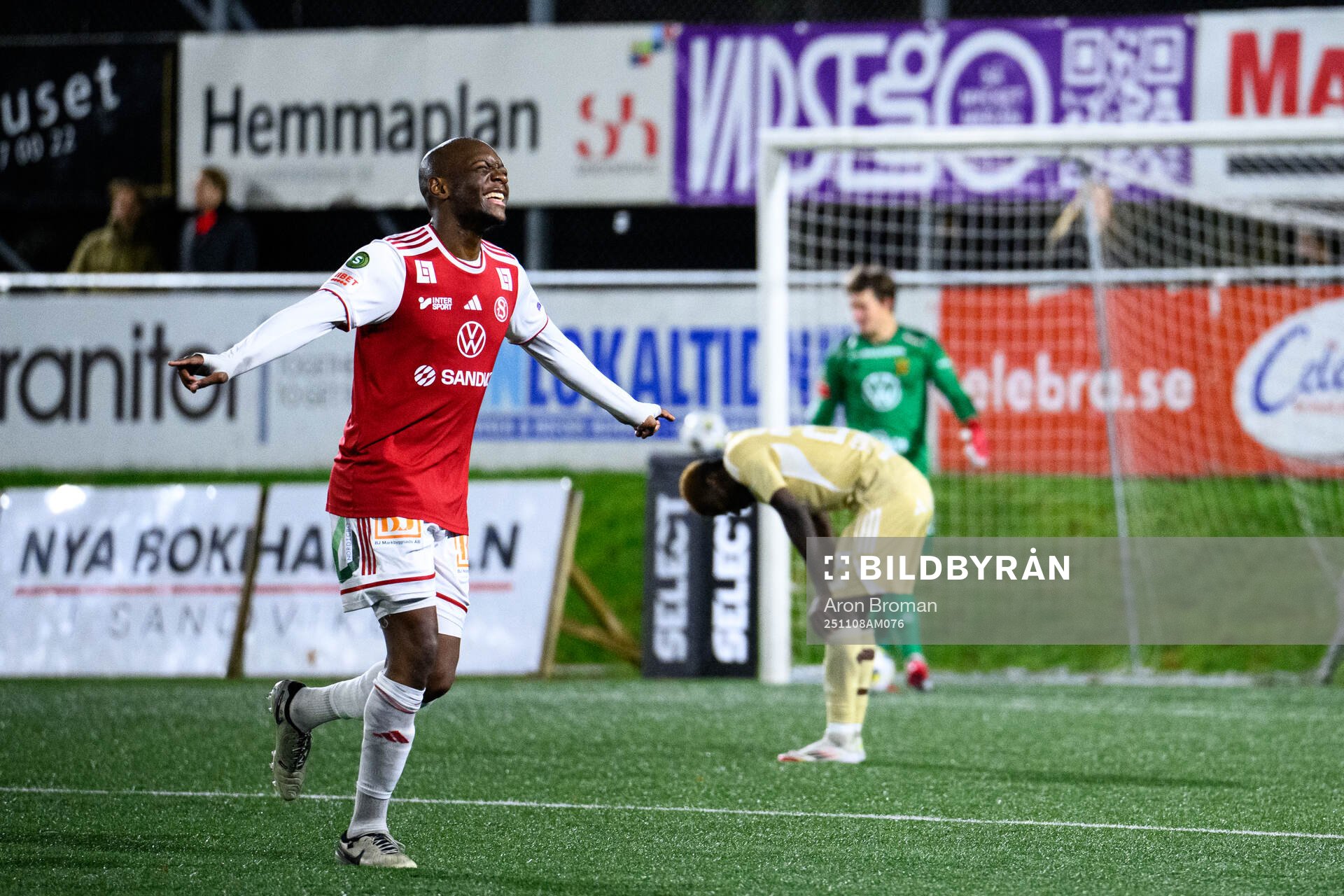 Sandvikens IFs Moonga Simba jublar