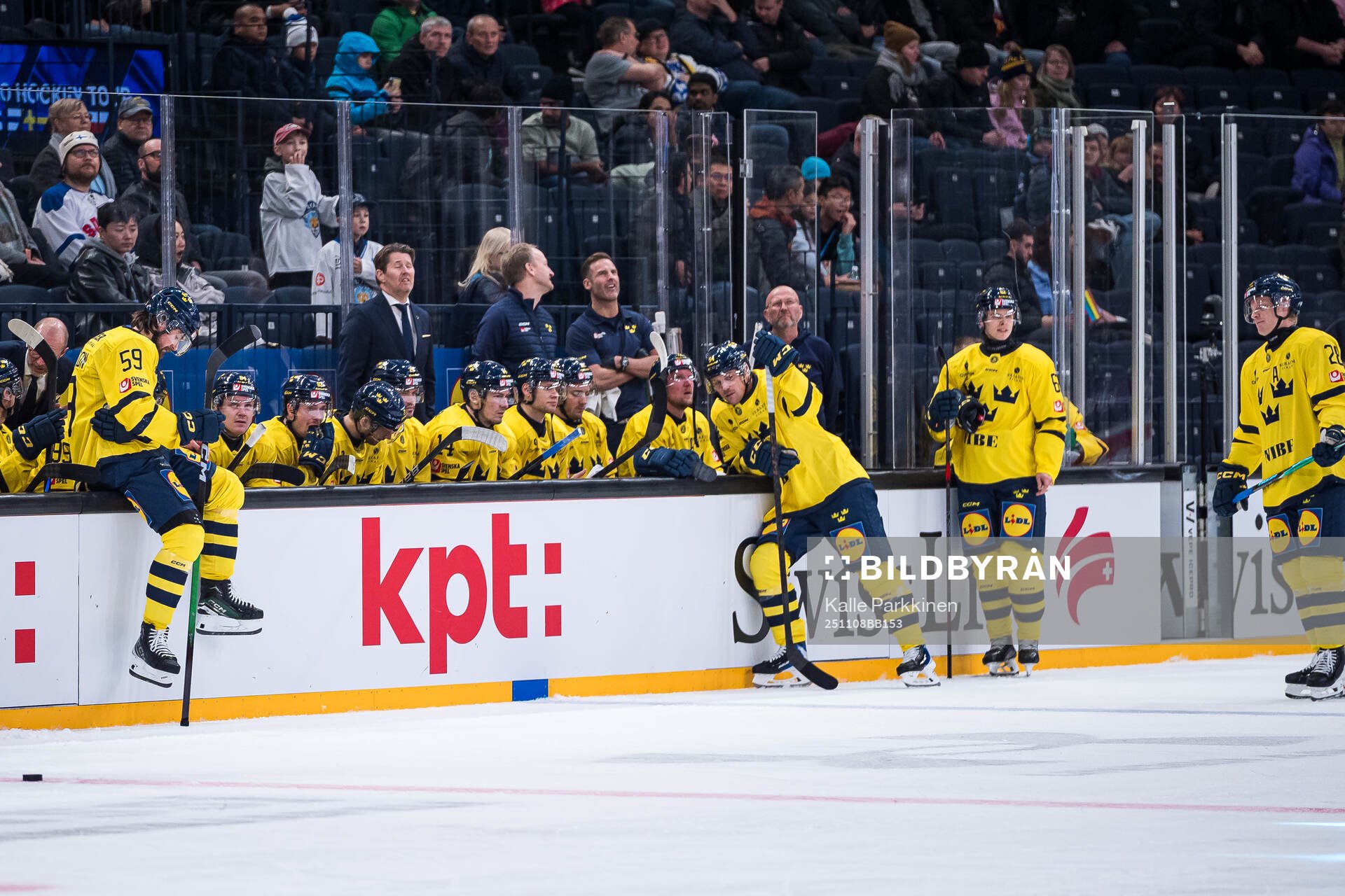 Players of Sweden look dejected