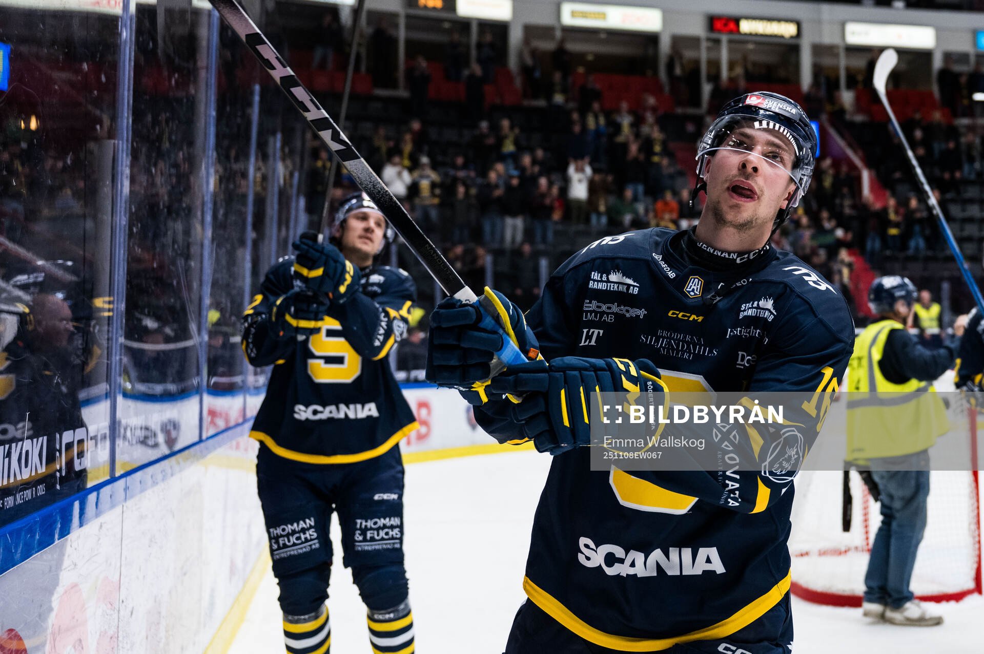 Södertäljes Filip Engarås jublar