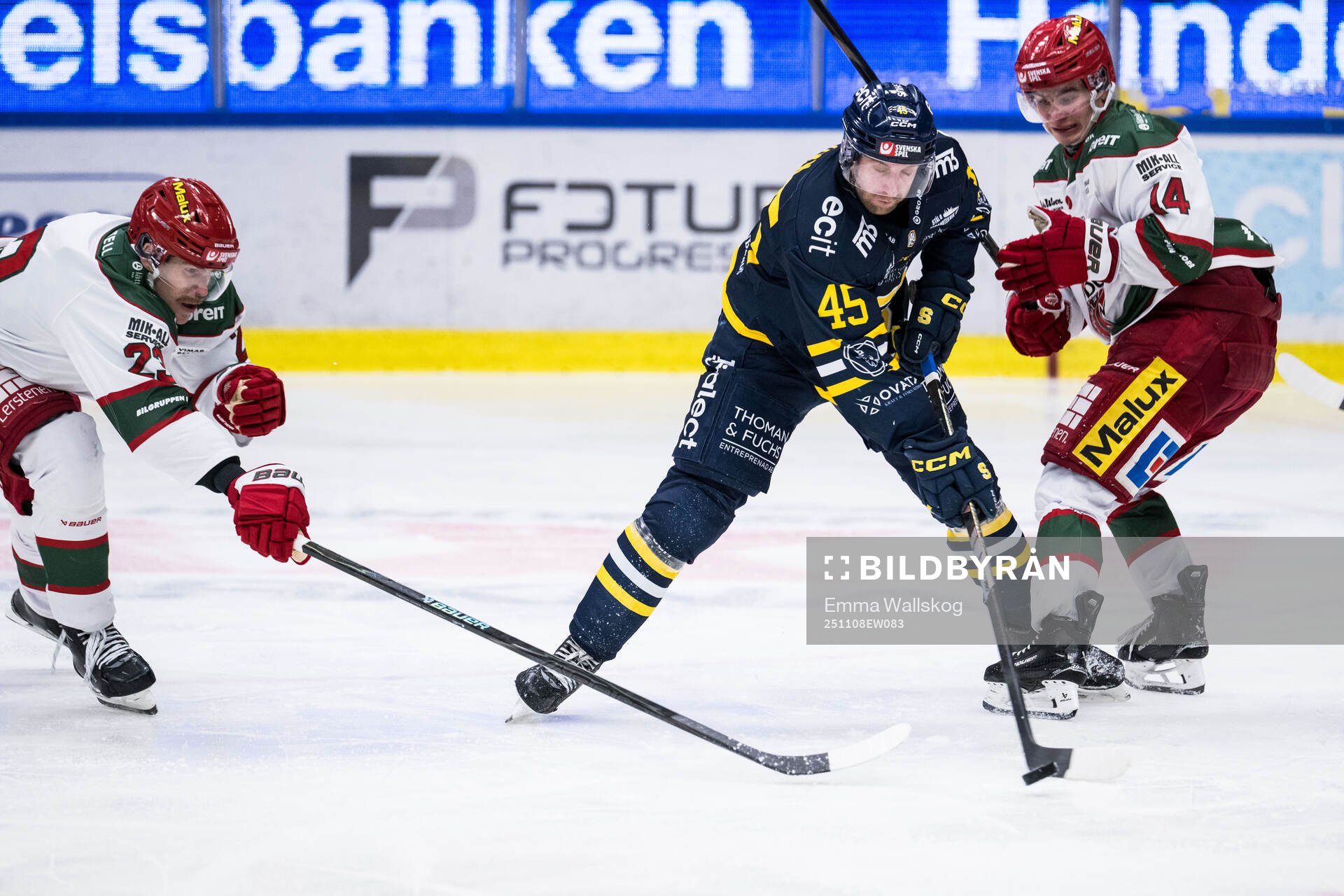 Södertäljes Sebastian Dyk mot Modos Emil Larsson och