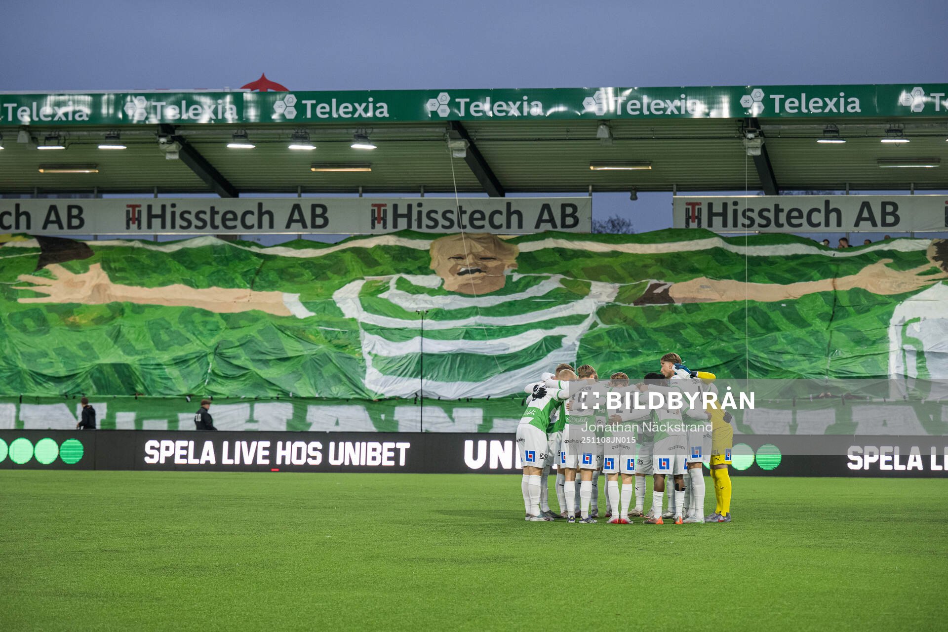 Västerås Simon Johansson hyllas av supportrar
