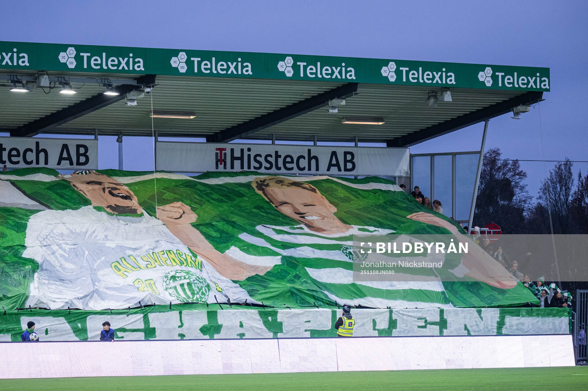 Västerås Simon Johansson hyllas av supportrar