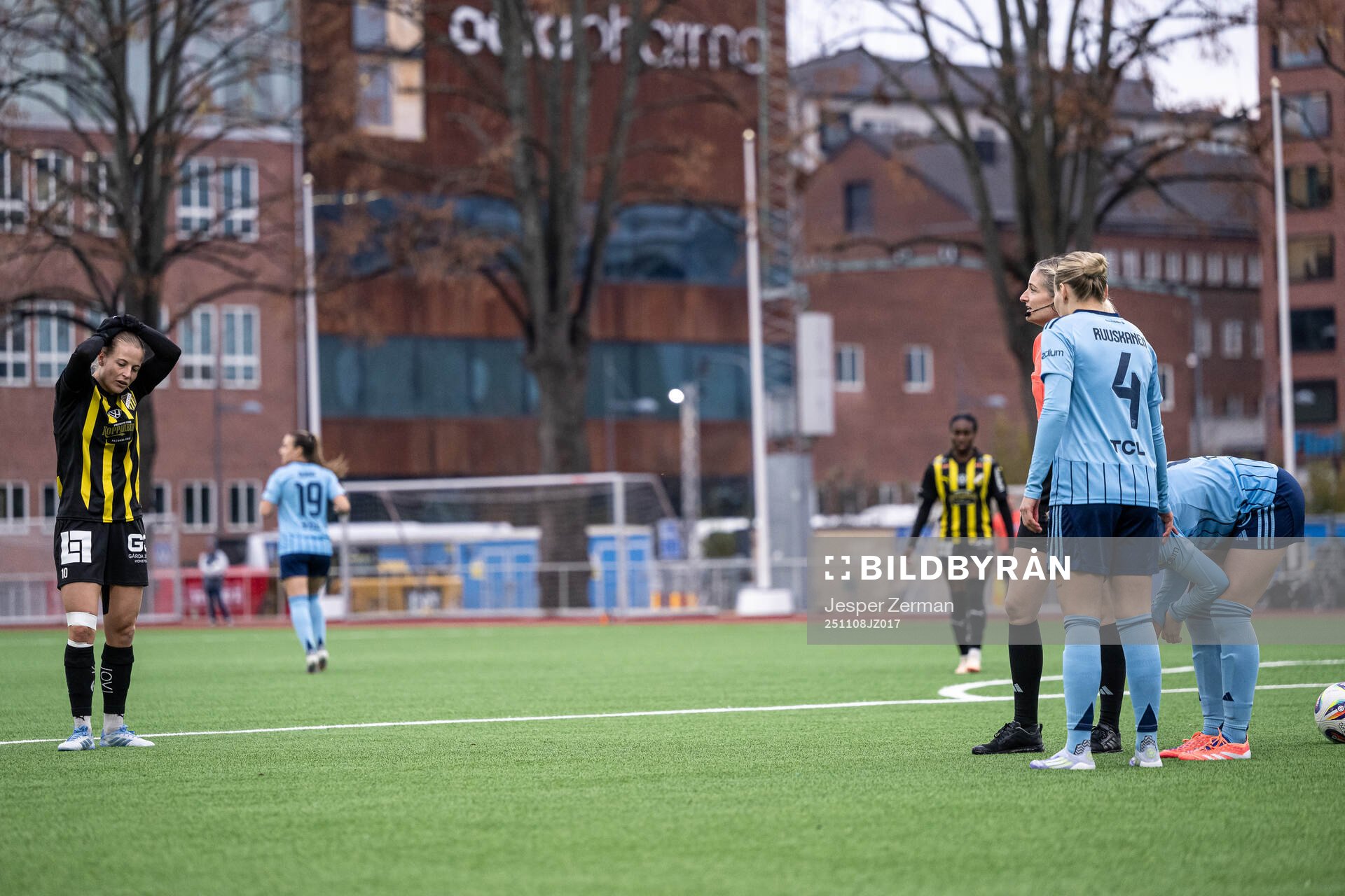 Häckens Anna Anvegård och Djurgårdens Elsa Pelgander har