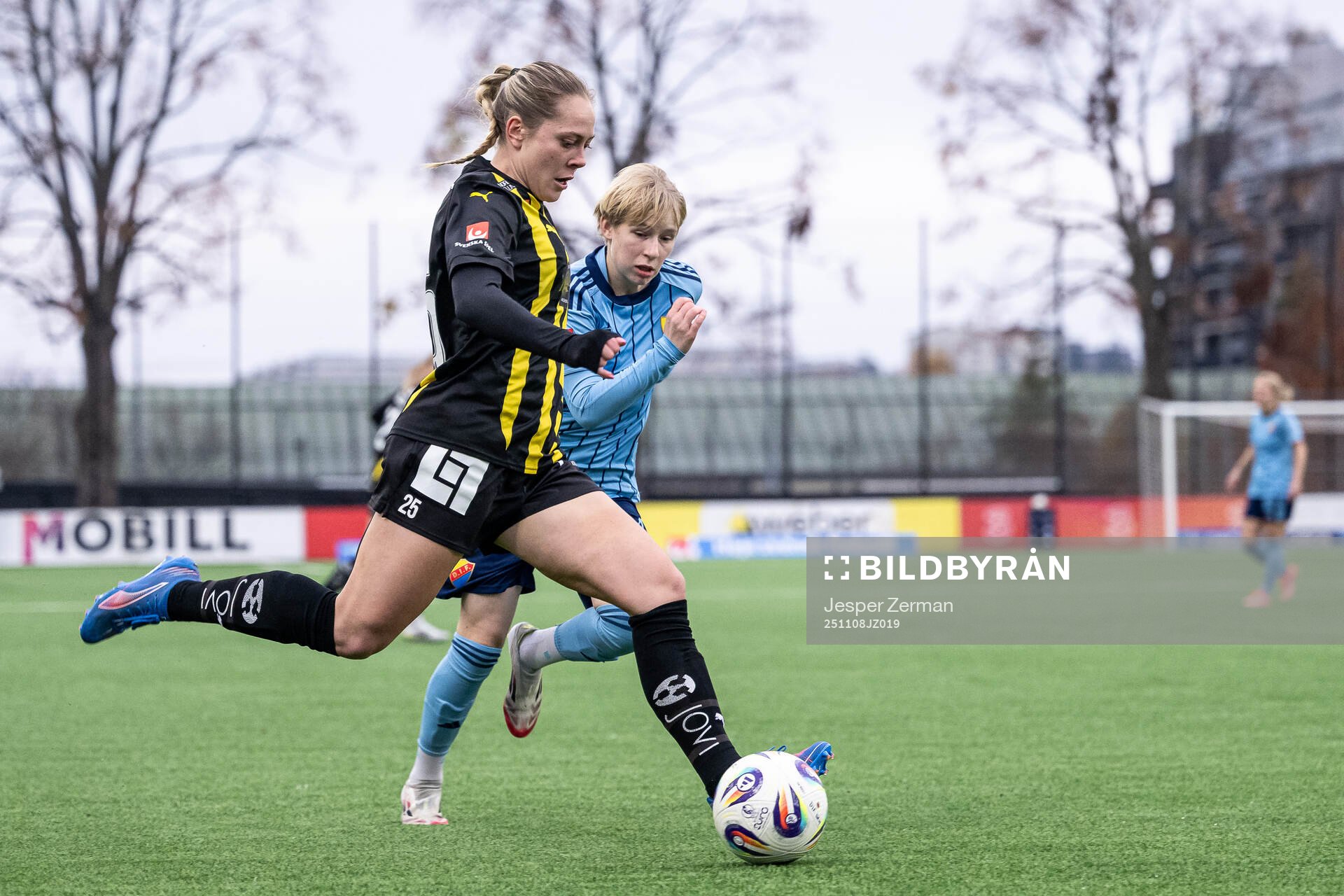 Häckens Alice Bergström och Djurgårdens Olivia Ulenius