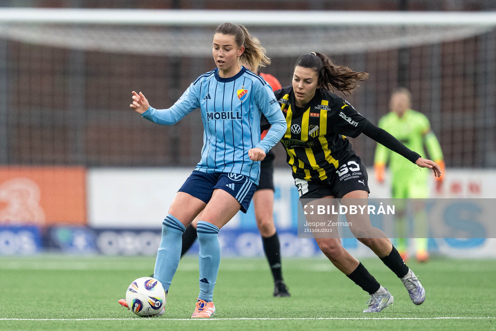 Djurgårdens Elsa Pelgander och Häckens Helena Sampaio
