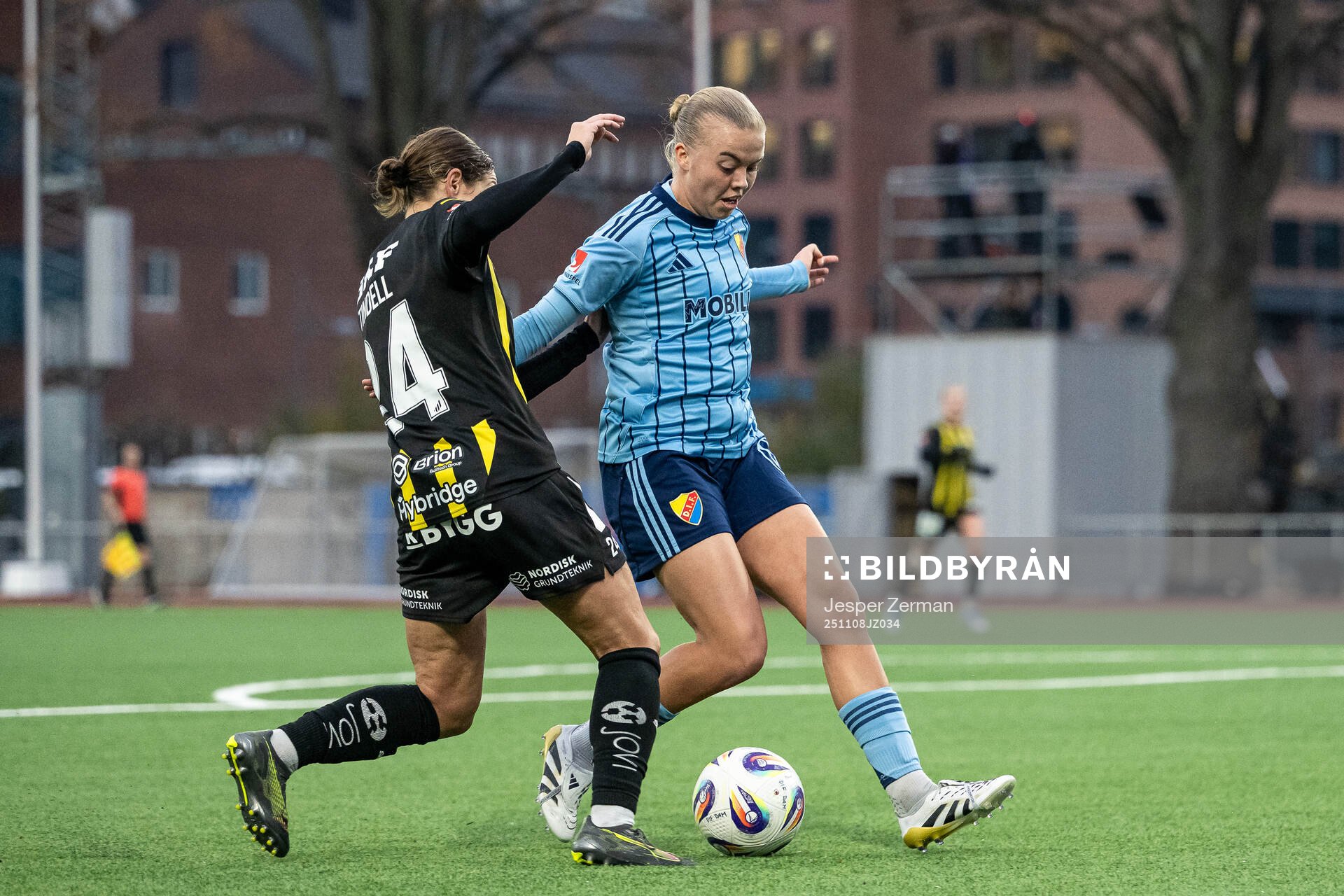 Häckens Tabby Tindell och Djurgårdens Elin Westlund