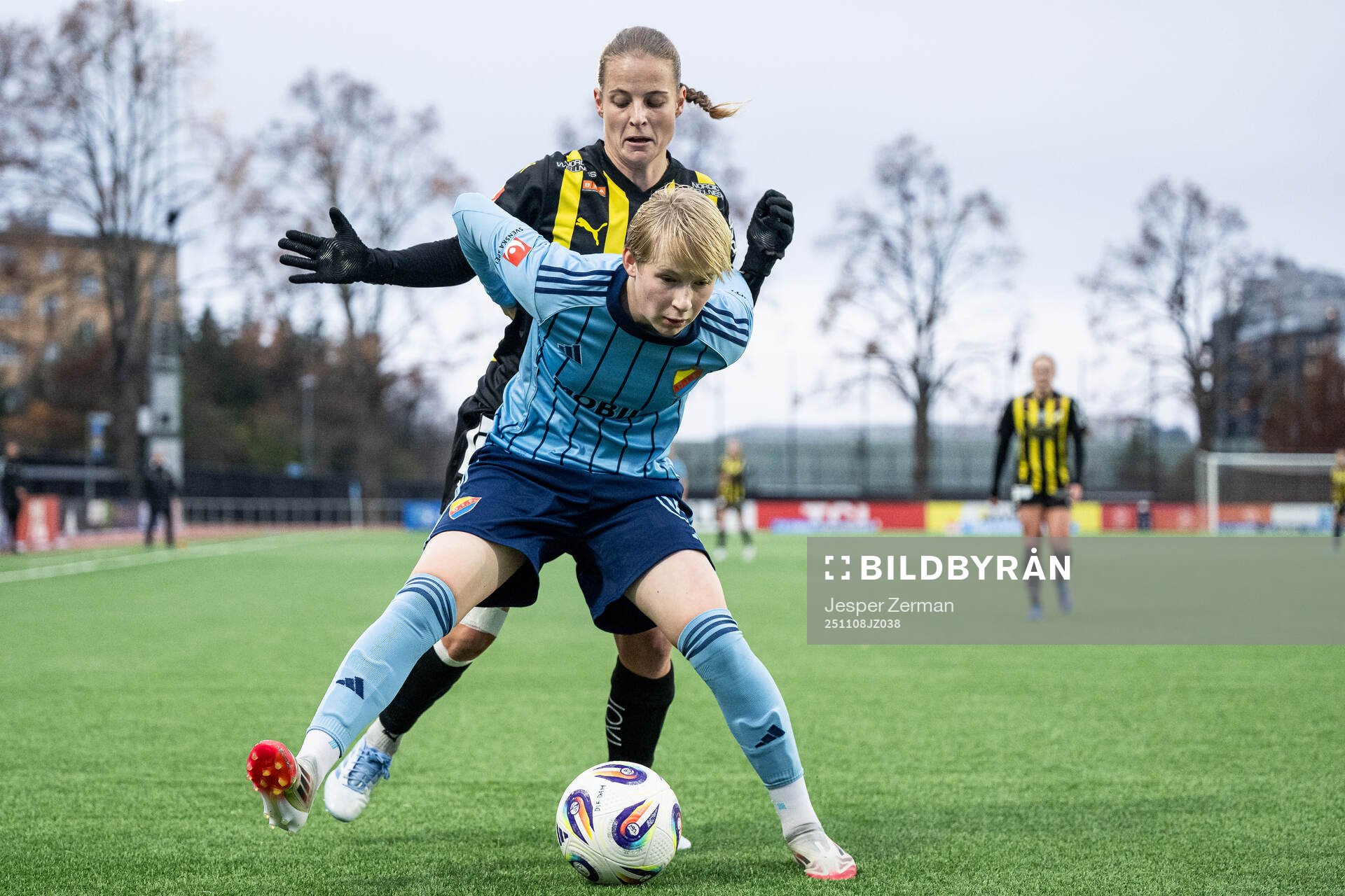 Häckens Anna Anvegård och Djurgårdens Olivia Ulenius