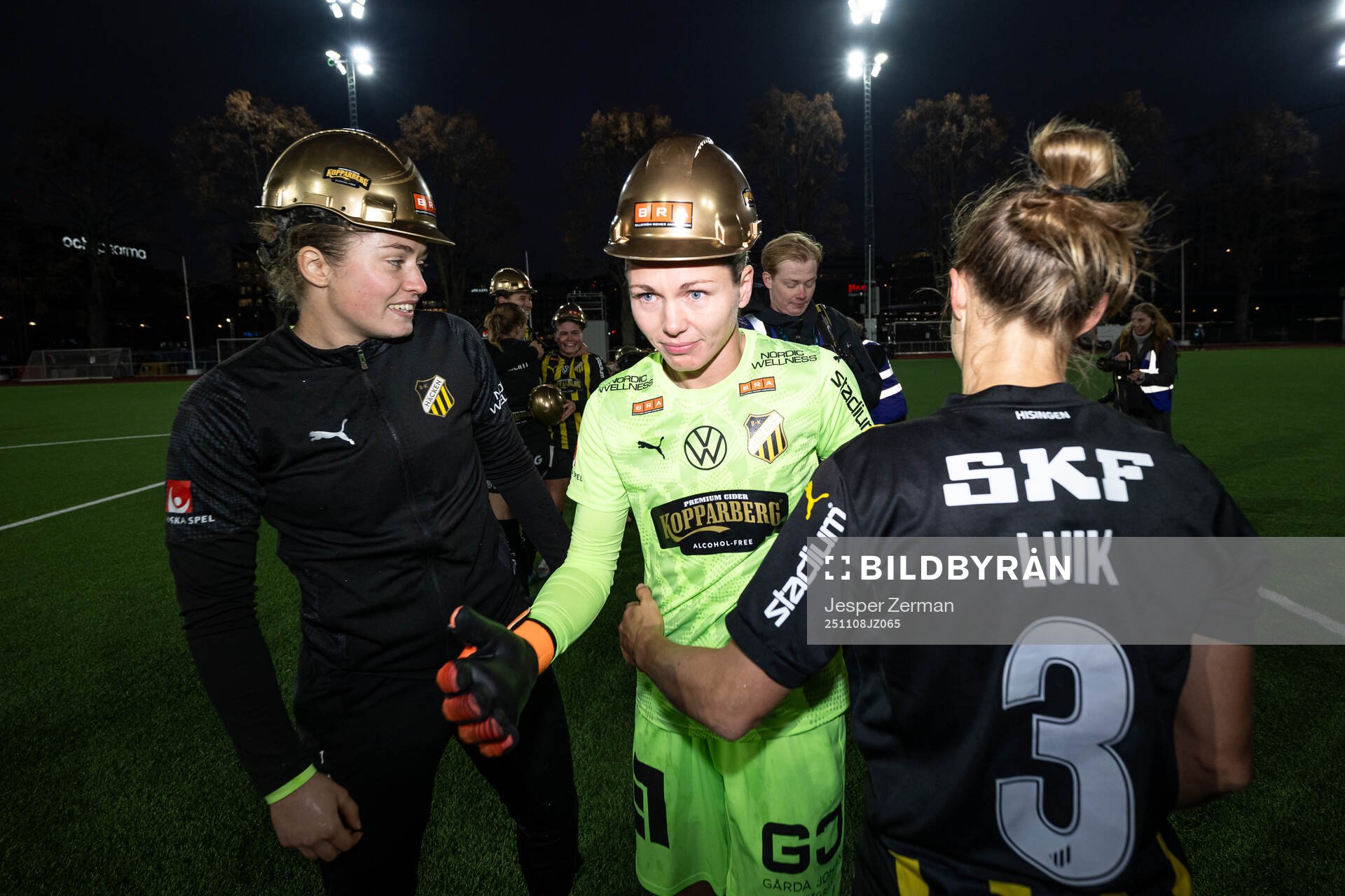 Häckens målvakt Jennifer Falk jublar