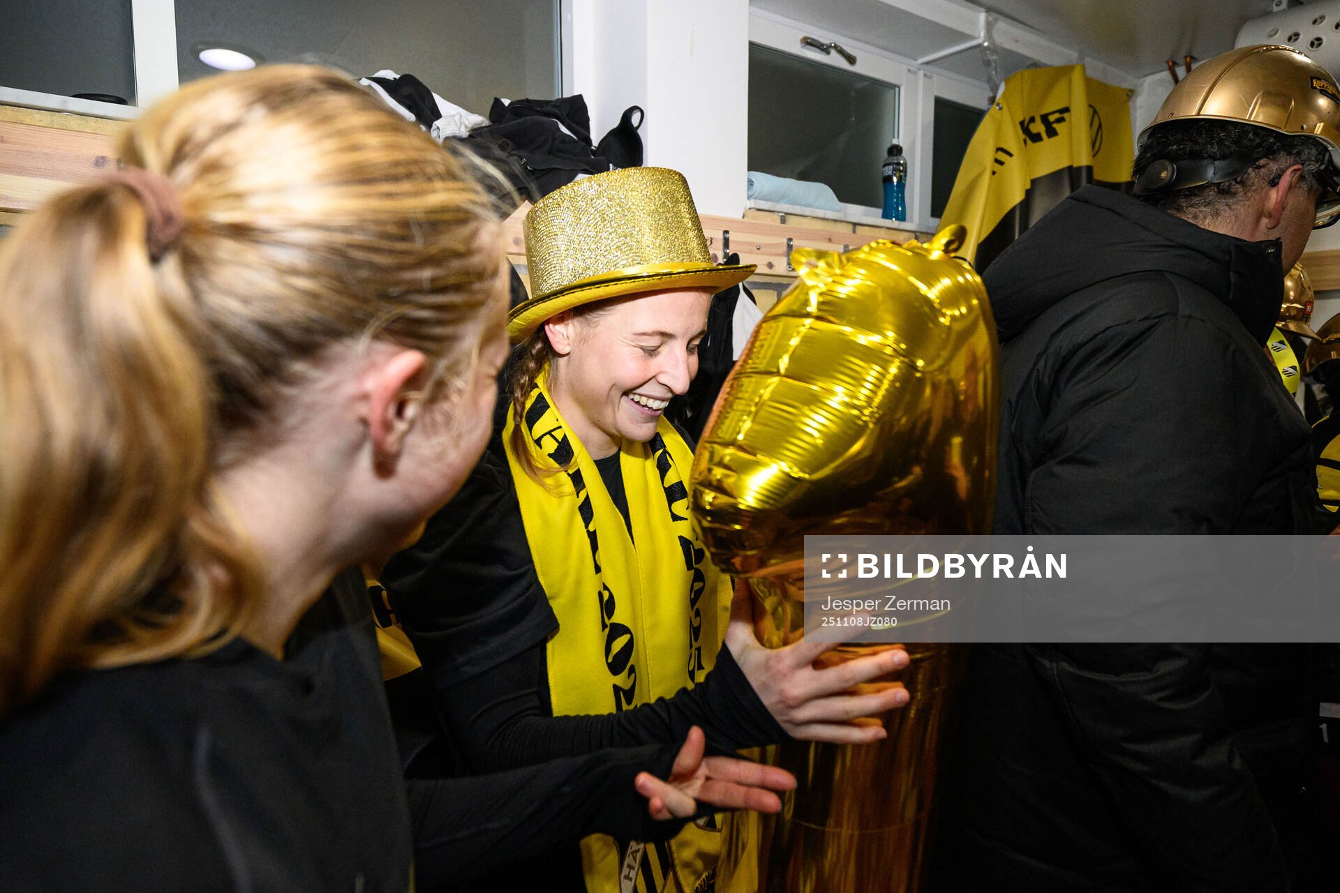 Häckens Anna Anvegård jublar i omklädningsrummet