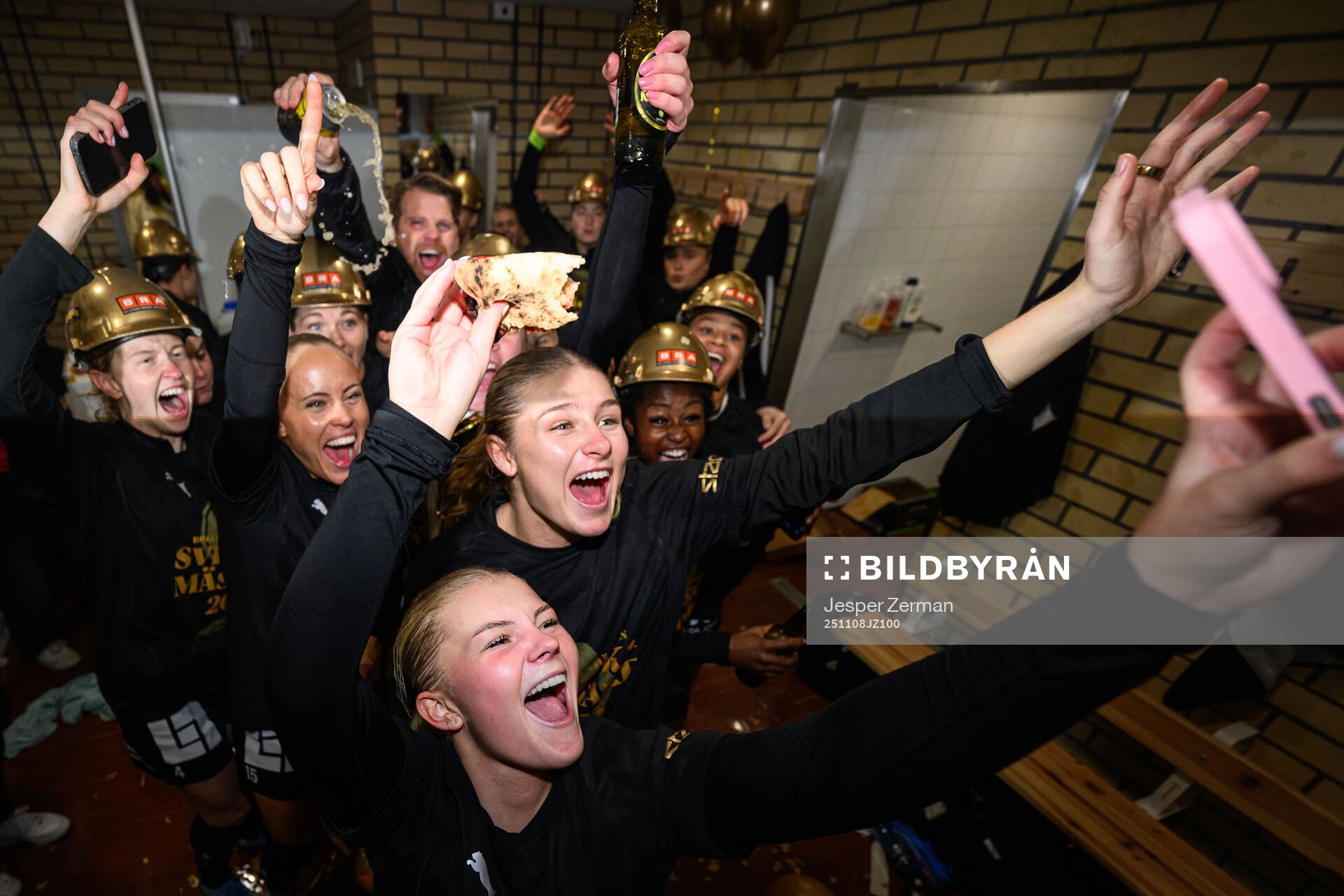 Häckens Matilda Nildén jublar i omklädningsrummet