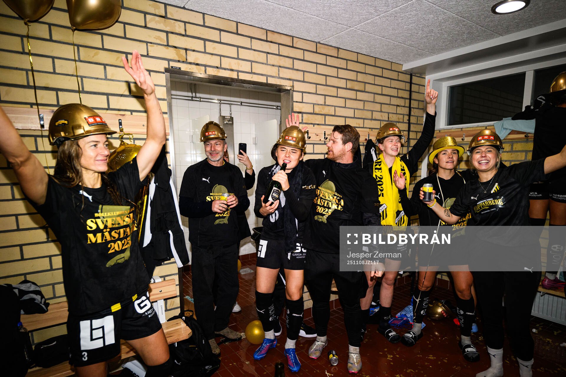 Häckens Paulina Nyström jublar i omklädningsrummet