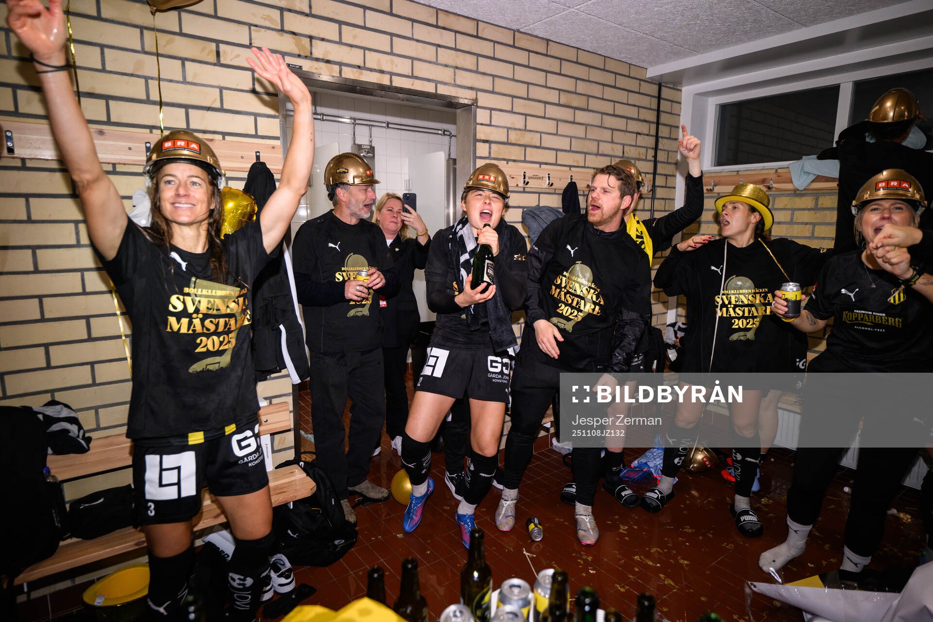 Häckens Paulina Nyström jublar i omklädningsrummet