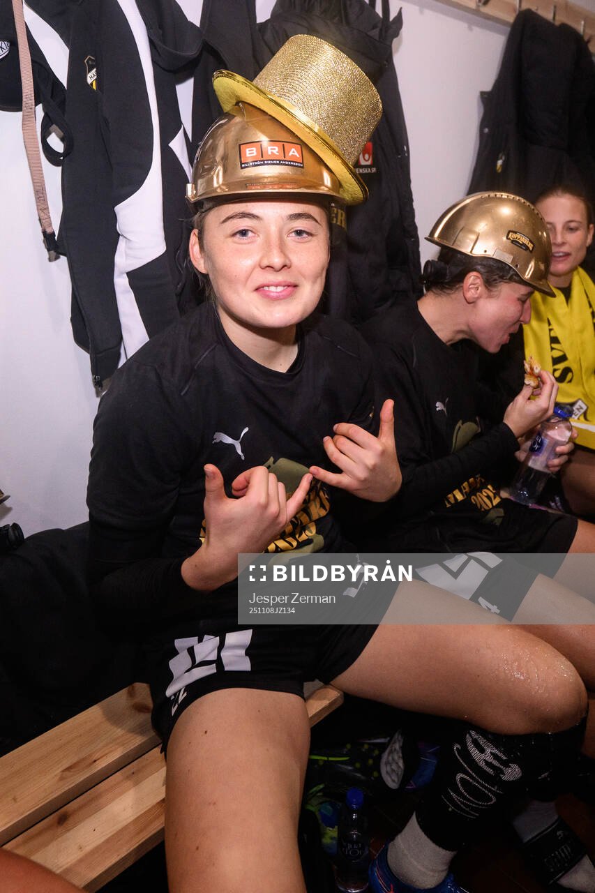 Häckens Paulina Nyström jublar i omklädningsrummet