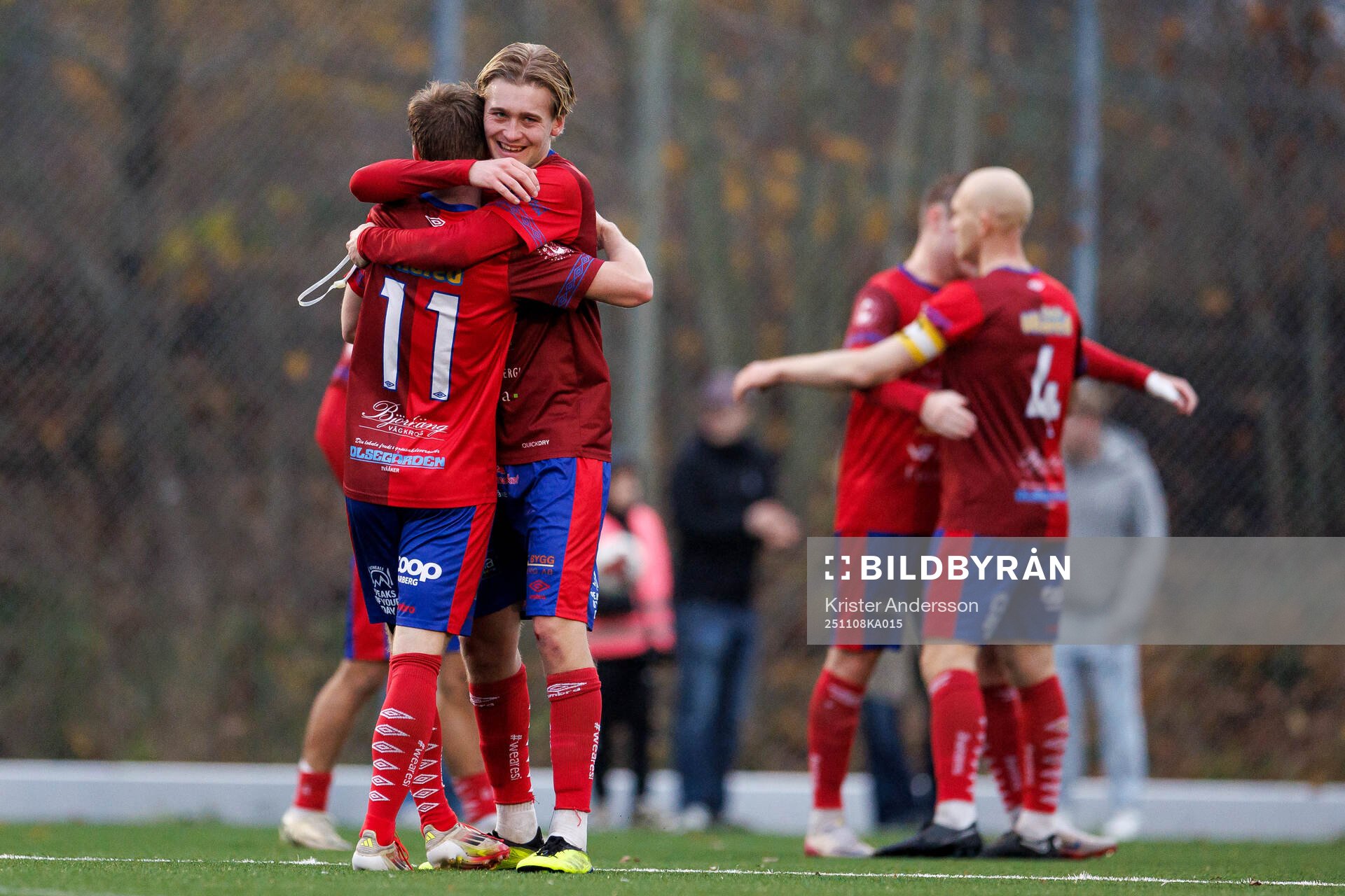 Tvååkers spelare jublar