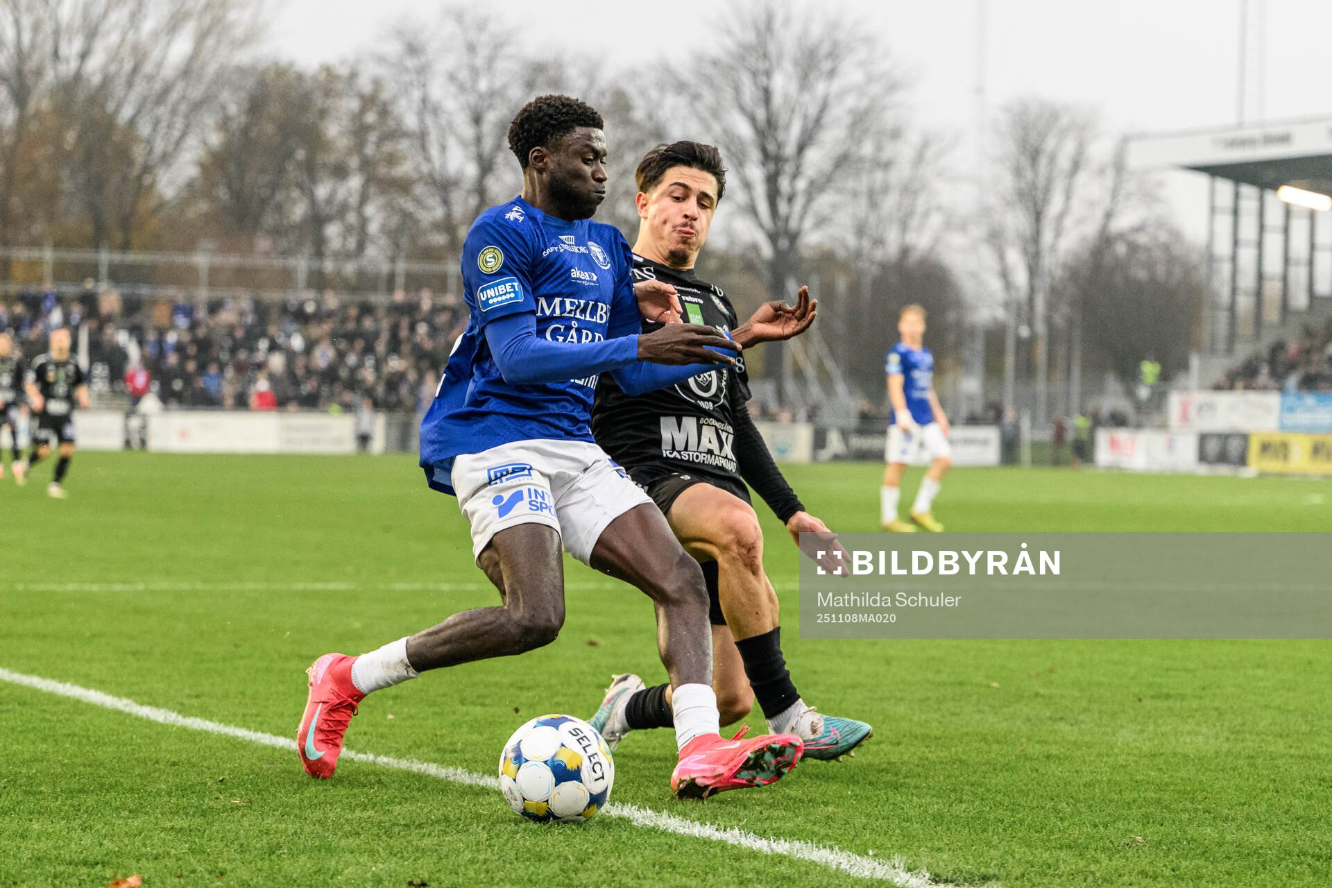 Trelleborgs Emmanuel Godwin och Örebros Antonio Yakoub