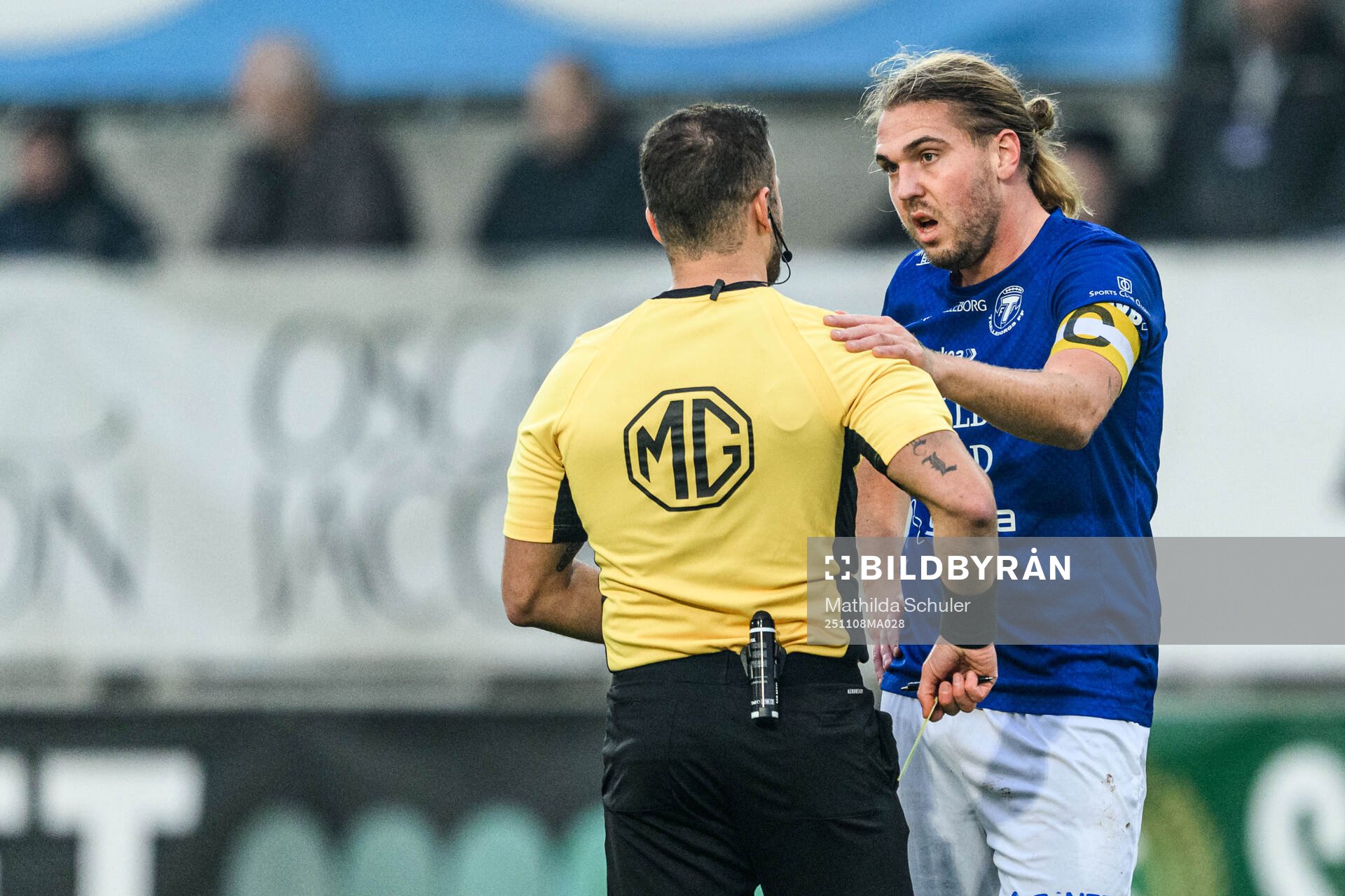 Domare Rinon Hasani och Trelleborgs Charlie Weberg
