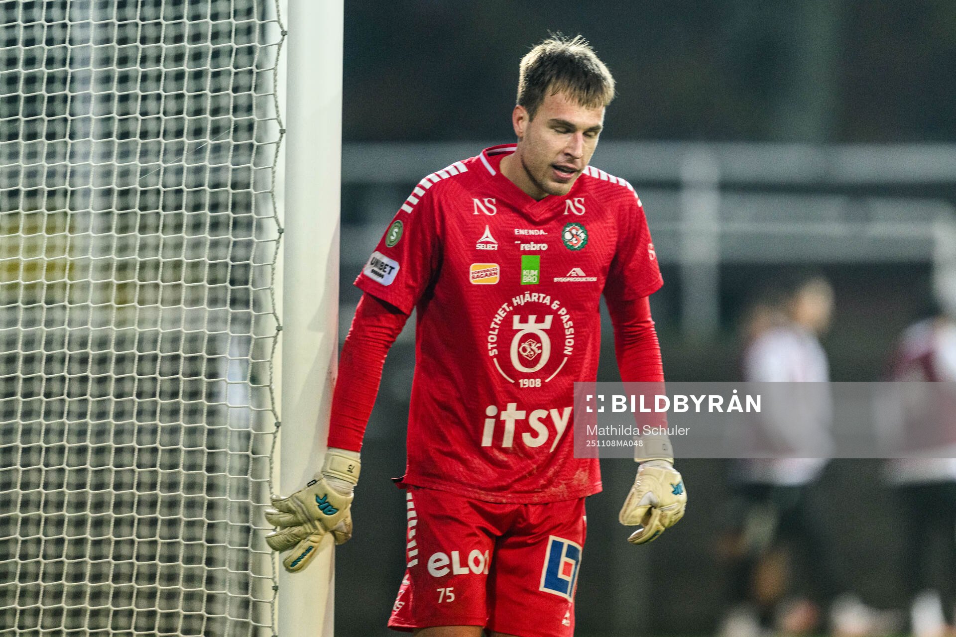 Örebros målvakt Jakub Ojrzynski deppar