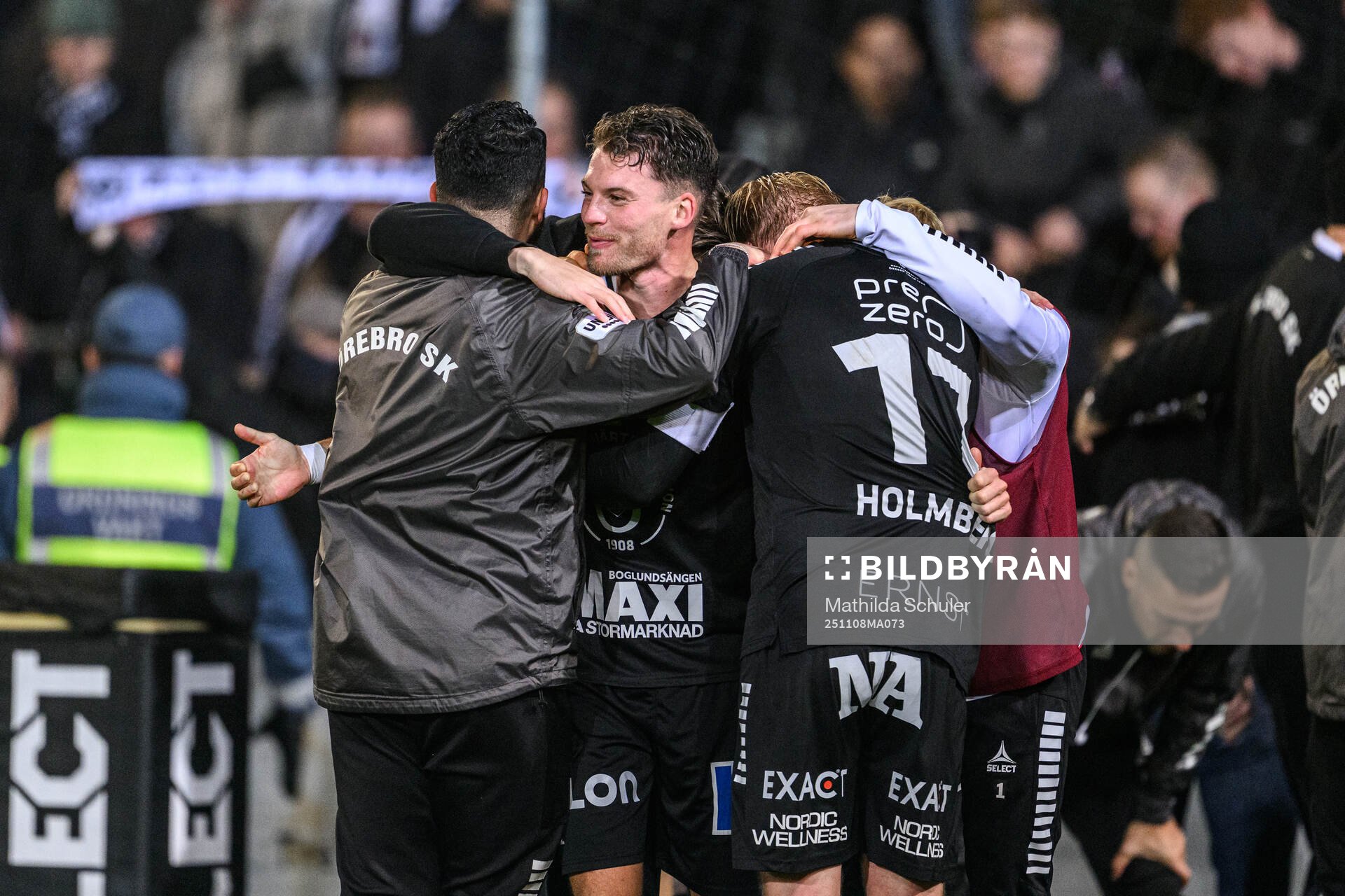 Örebros Samuel Kroon och Karl Holmberg jublar