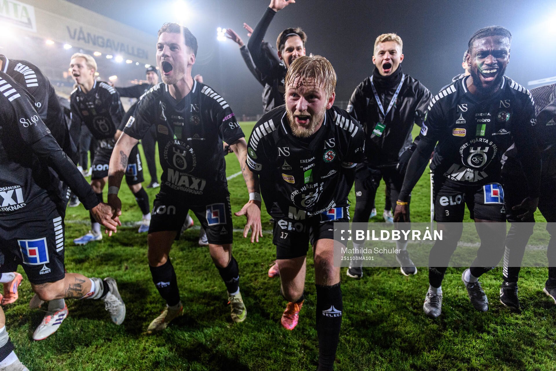 Örebros Karl Holmberg jublar