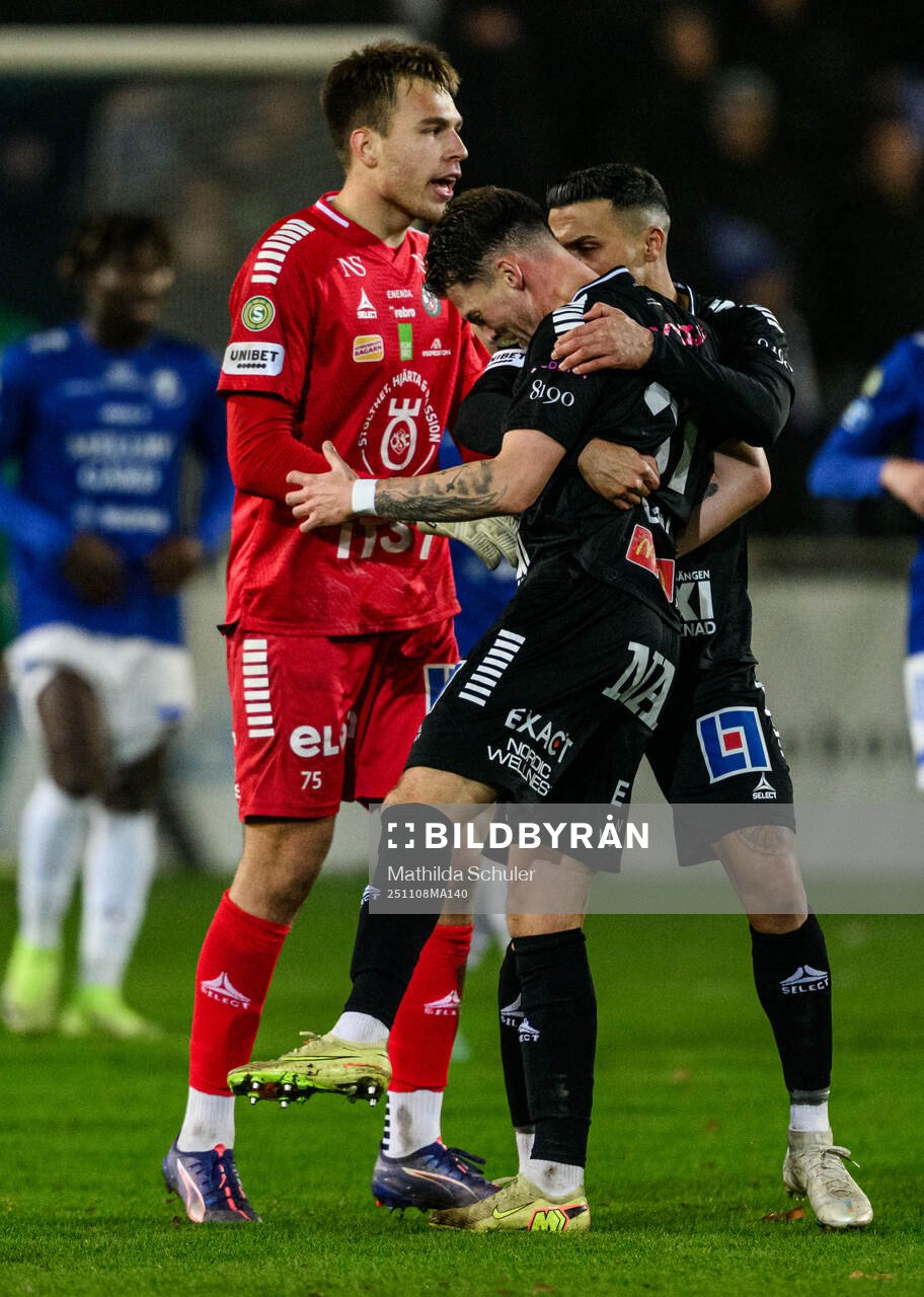 Örebros Samuel Kroon jublar