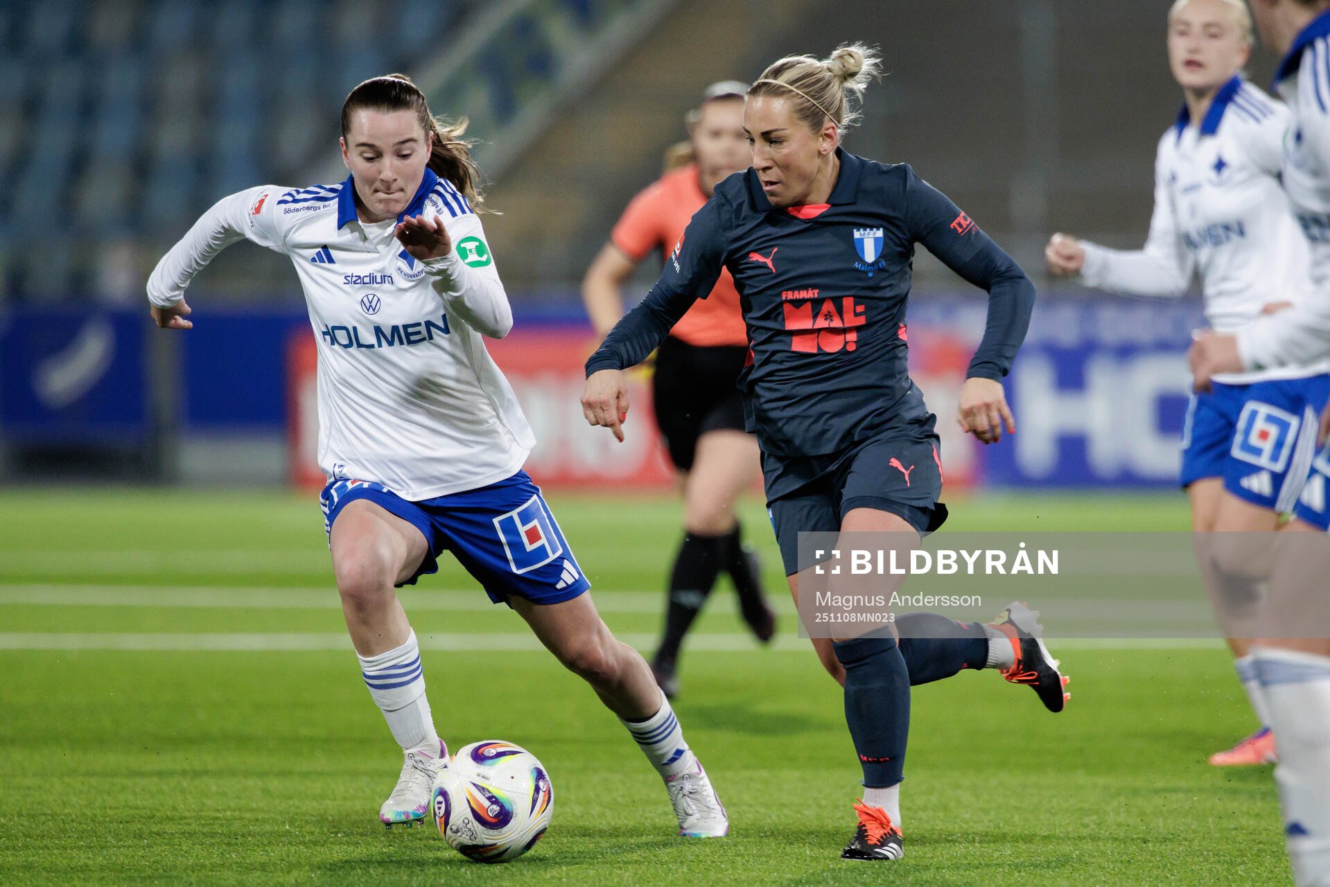 IFK Norrköpings Carrie Jones och Malmö FFs Mia Persson
