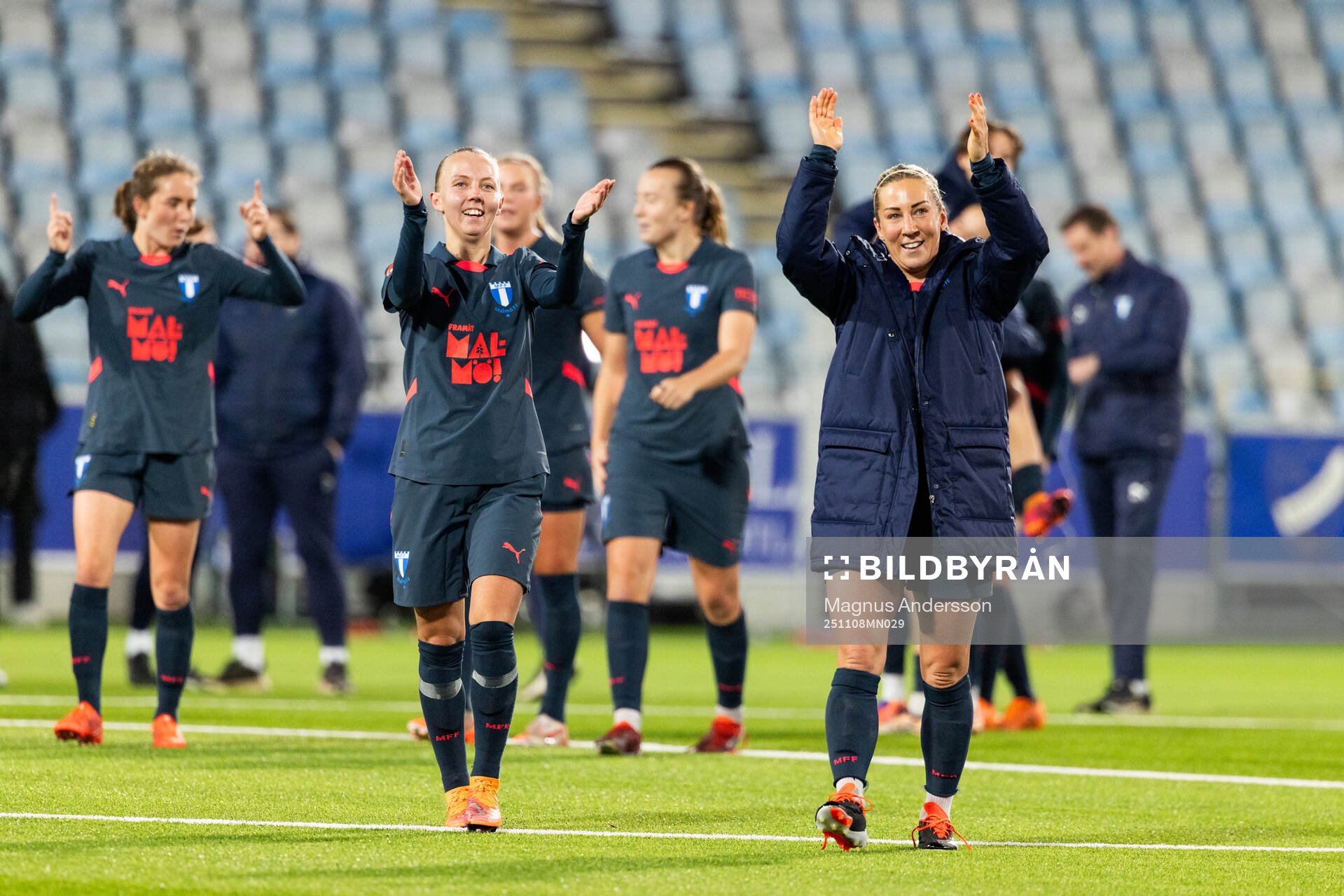 +Malmö FFs Nathalie Hoff Persson och Mia Persson jublar