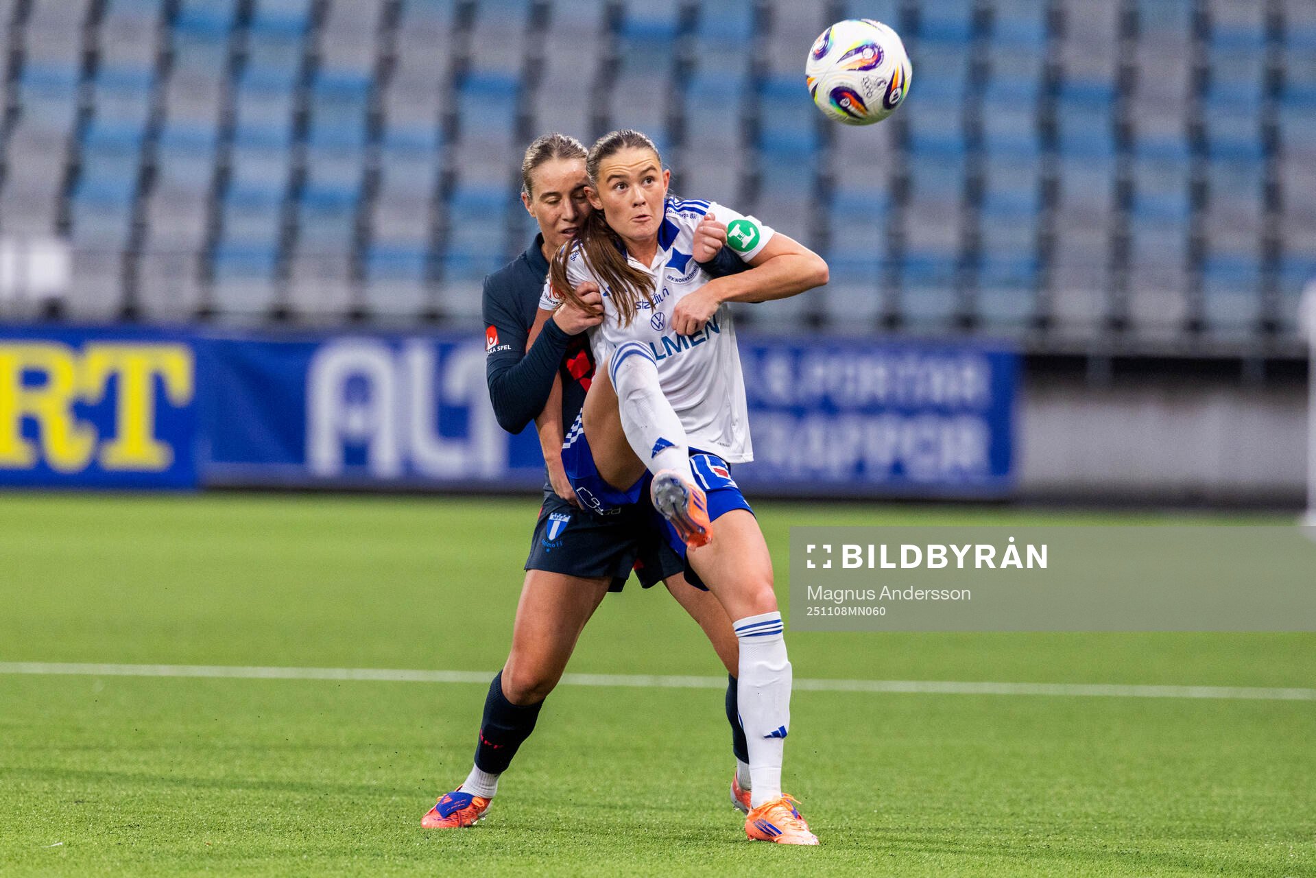 Malmö FFs Sanna Kullberg och IFK Norrköpings Svea Rehnberg