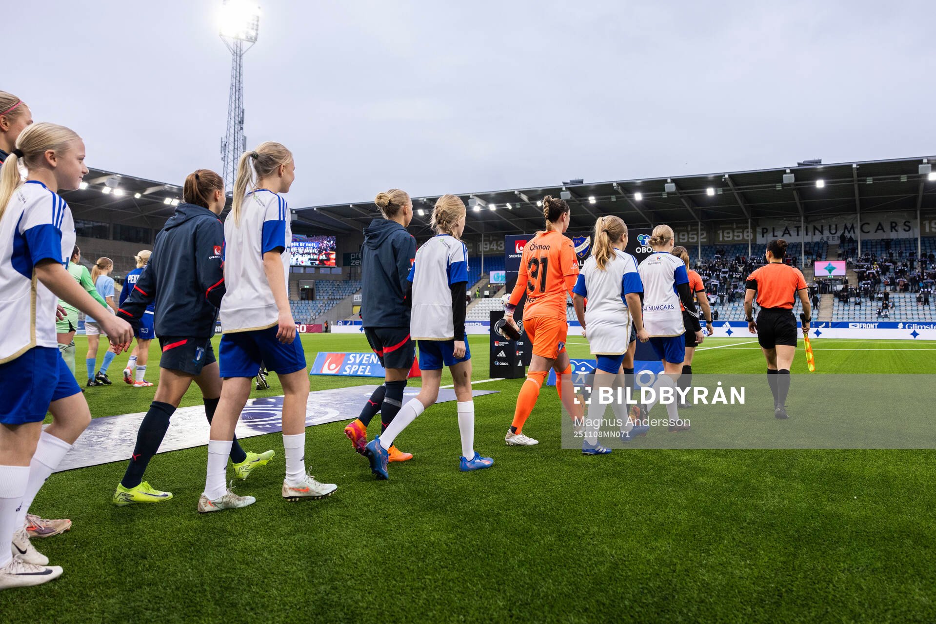 Malmö FFs spelare på väg in på planen