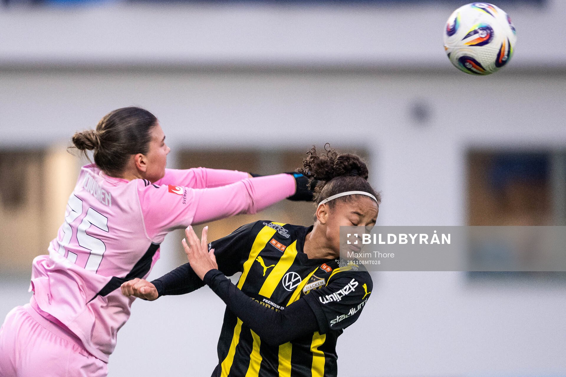 Djurgårdens målvakt Anna Aurora Koivunen och Häckens