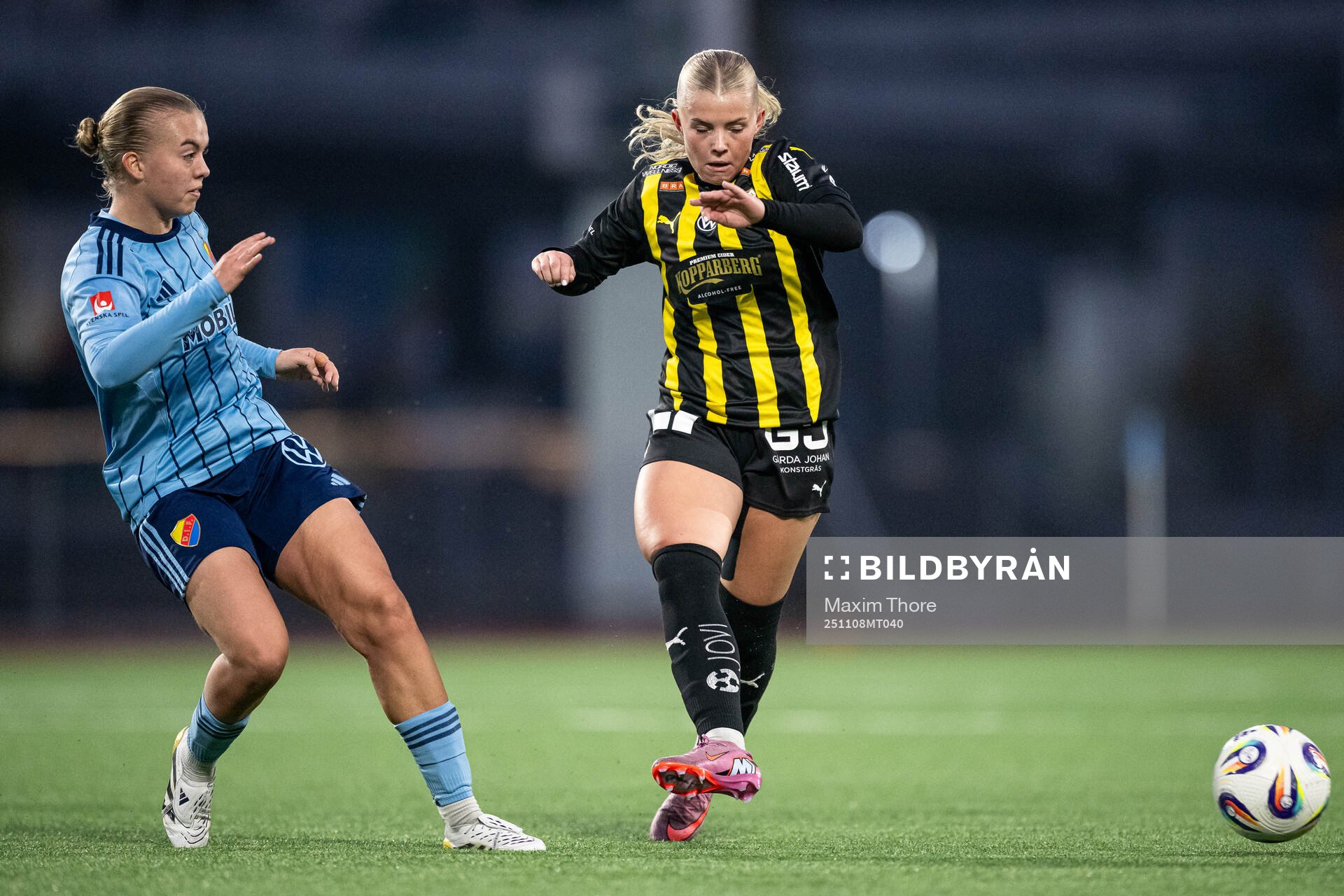Djurgårdens Elin Westlund och Häckens Matilda Nildén