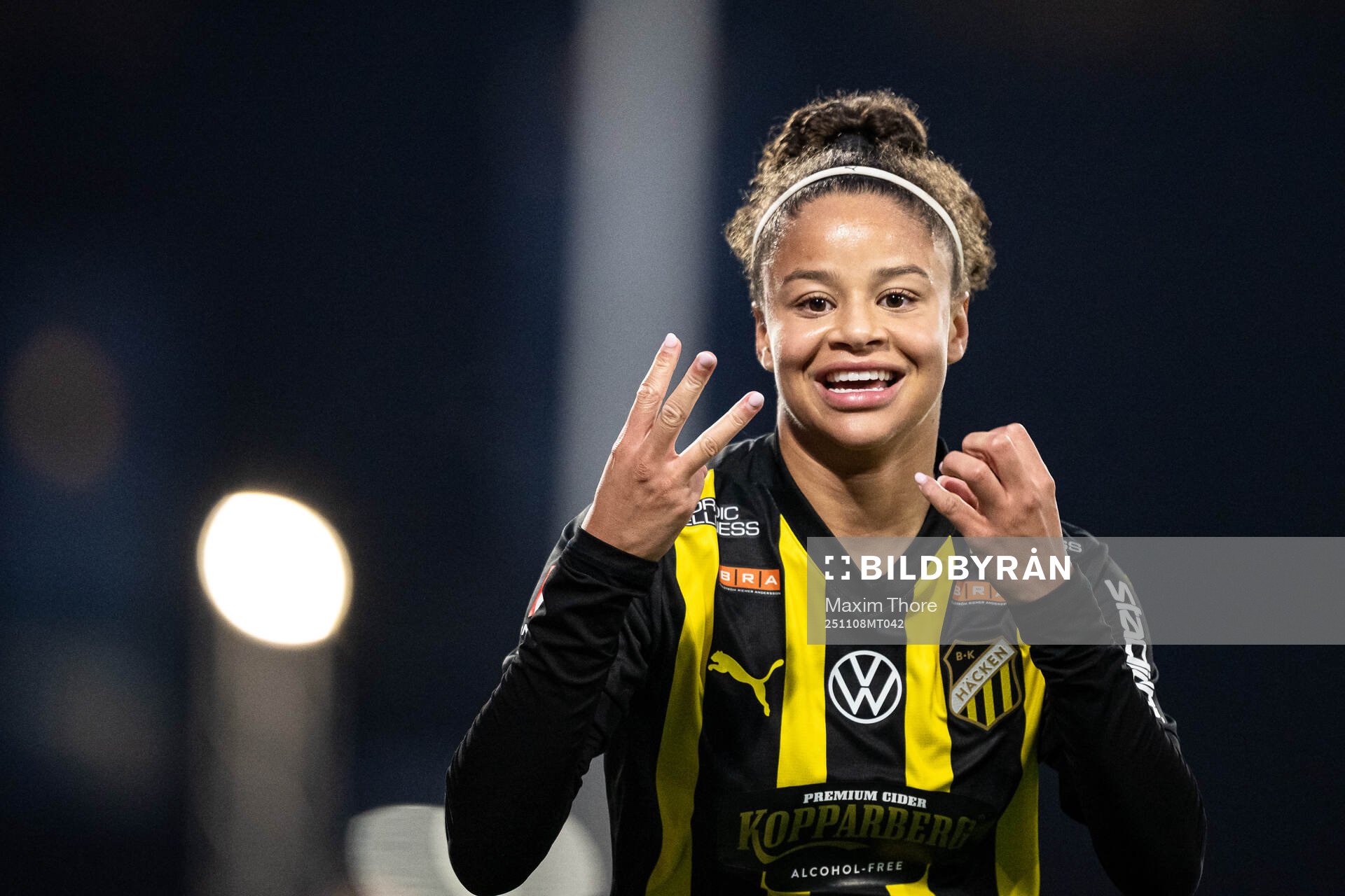 Häckens Felicia Schröder jublar